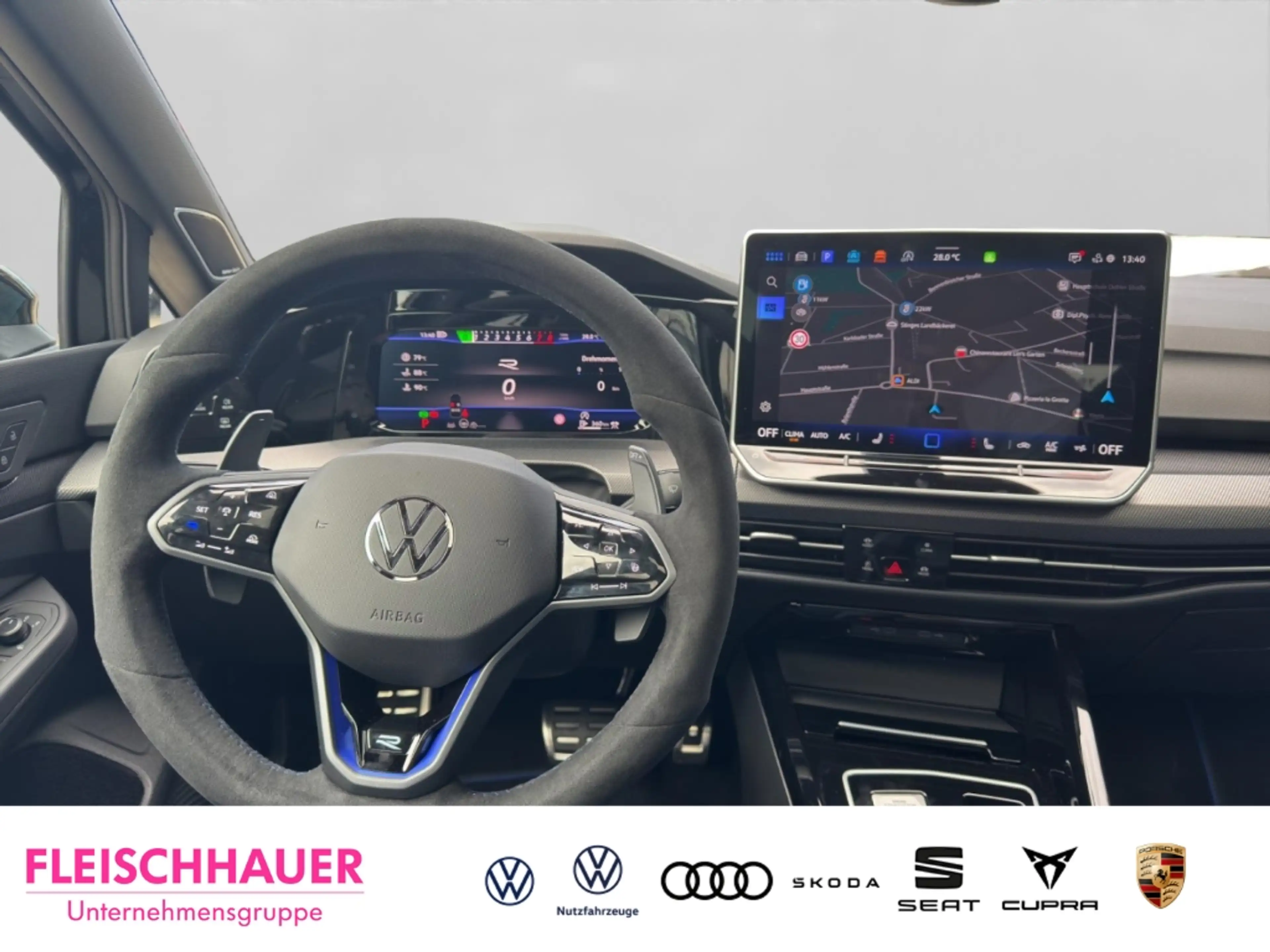 Volkswagen Golf R VIII 2.0 TSI Black Edition 4Motion AD Pano Navi Ak — photo 12