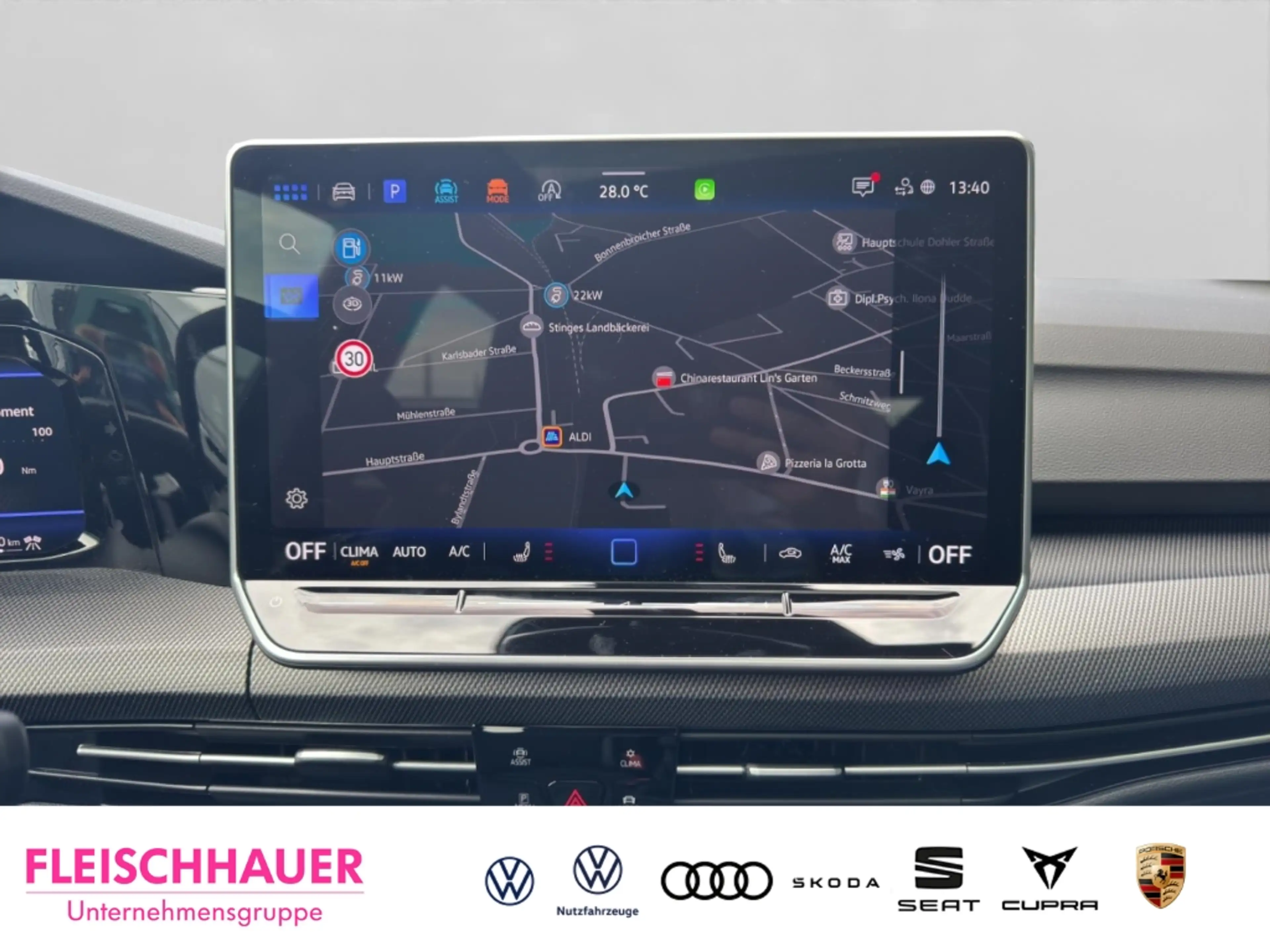Volkswagen Golf R VIII 2.0 TSI Black Edition 4Motion AD Pano Navi Ak — photo 11
