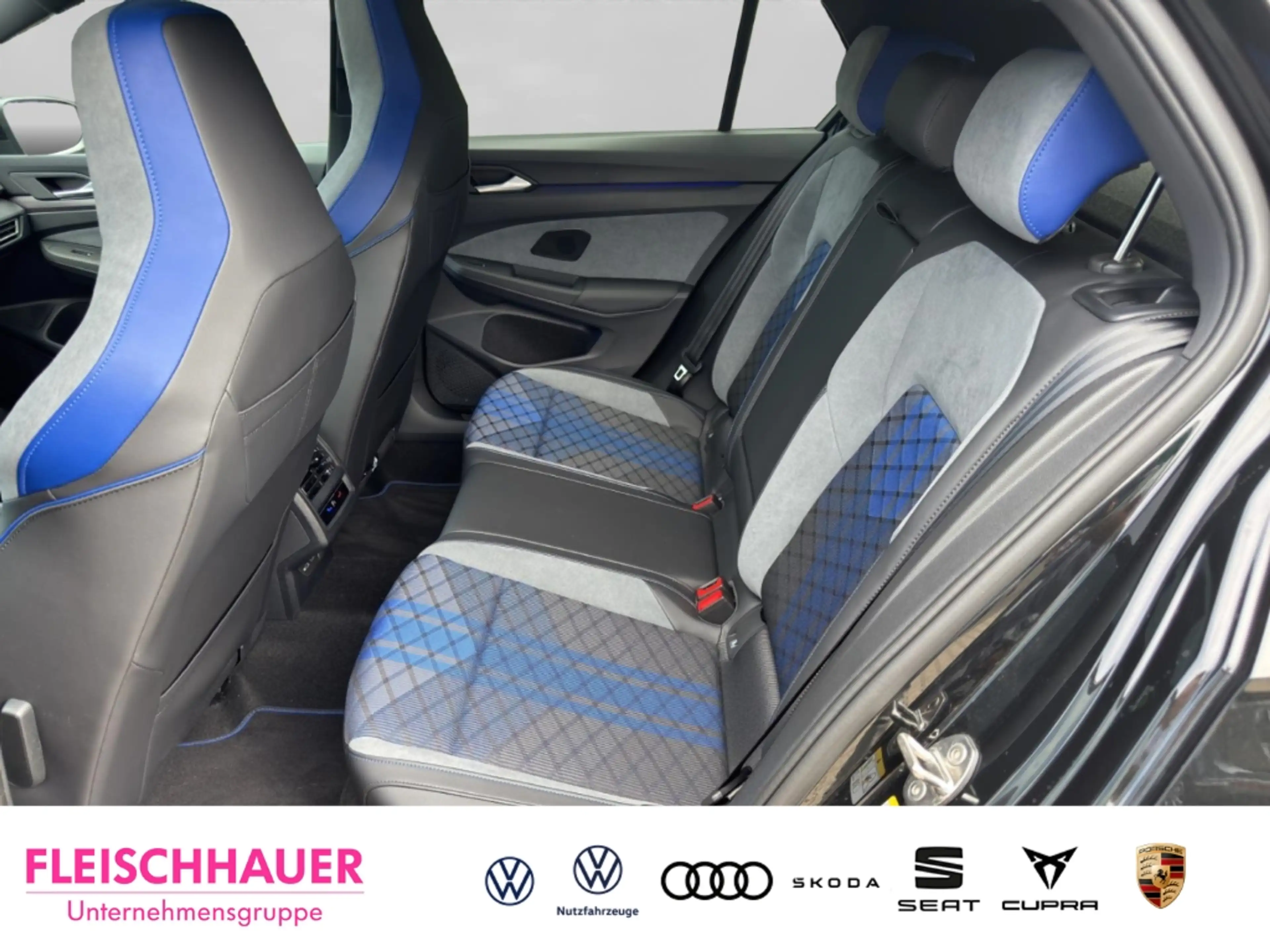 Volkswagen Golf R VIII 2.0 TSI Black Edition 4Motion AD Pano Navi Ak — photo 13