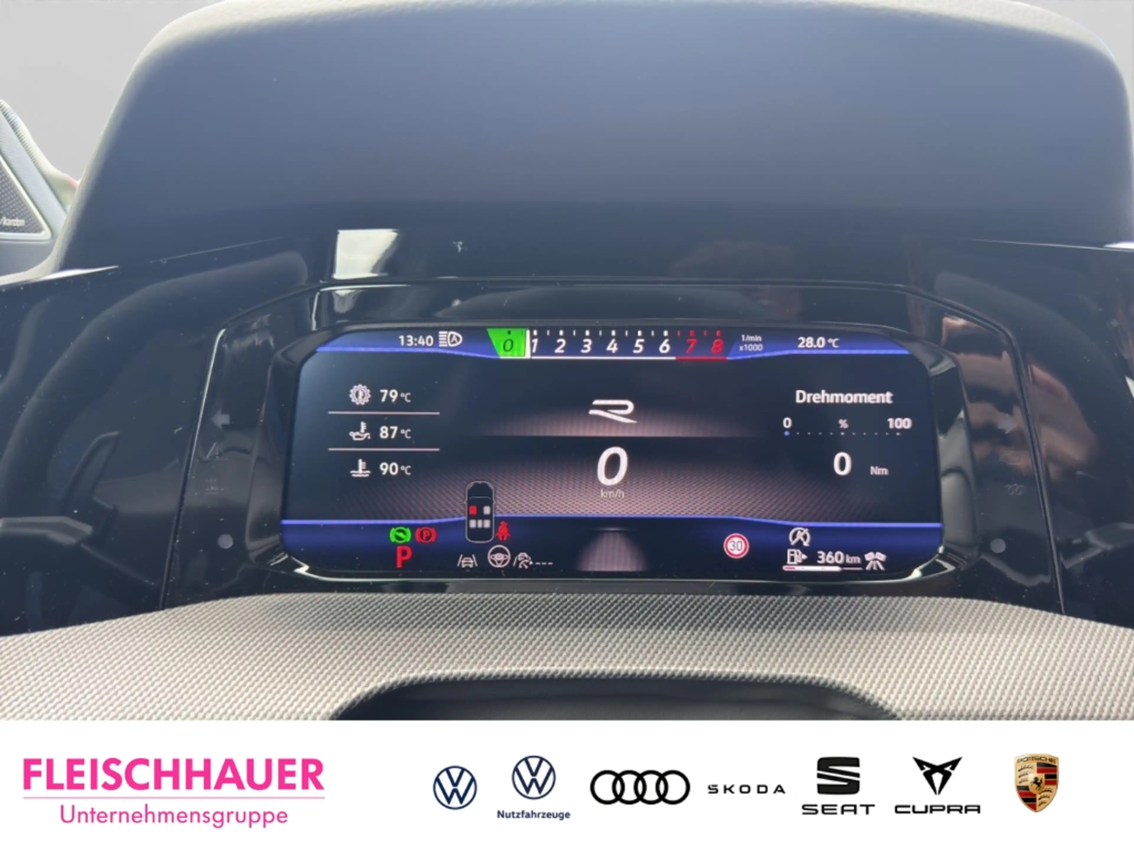 Volkswagen Golf R VIII 2.0 TSI Black Edition 4Motion AD Pano Navi Ak — photo 9