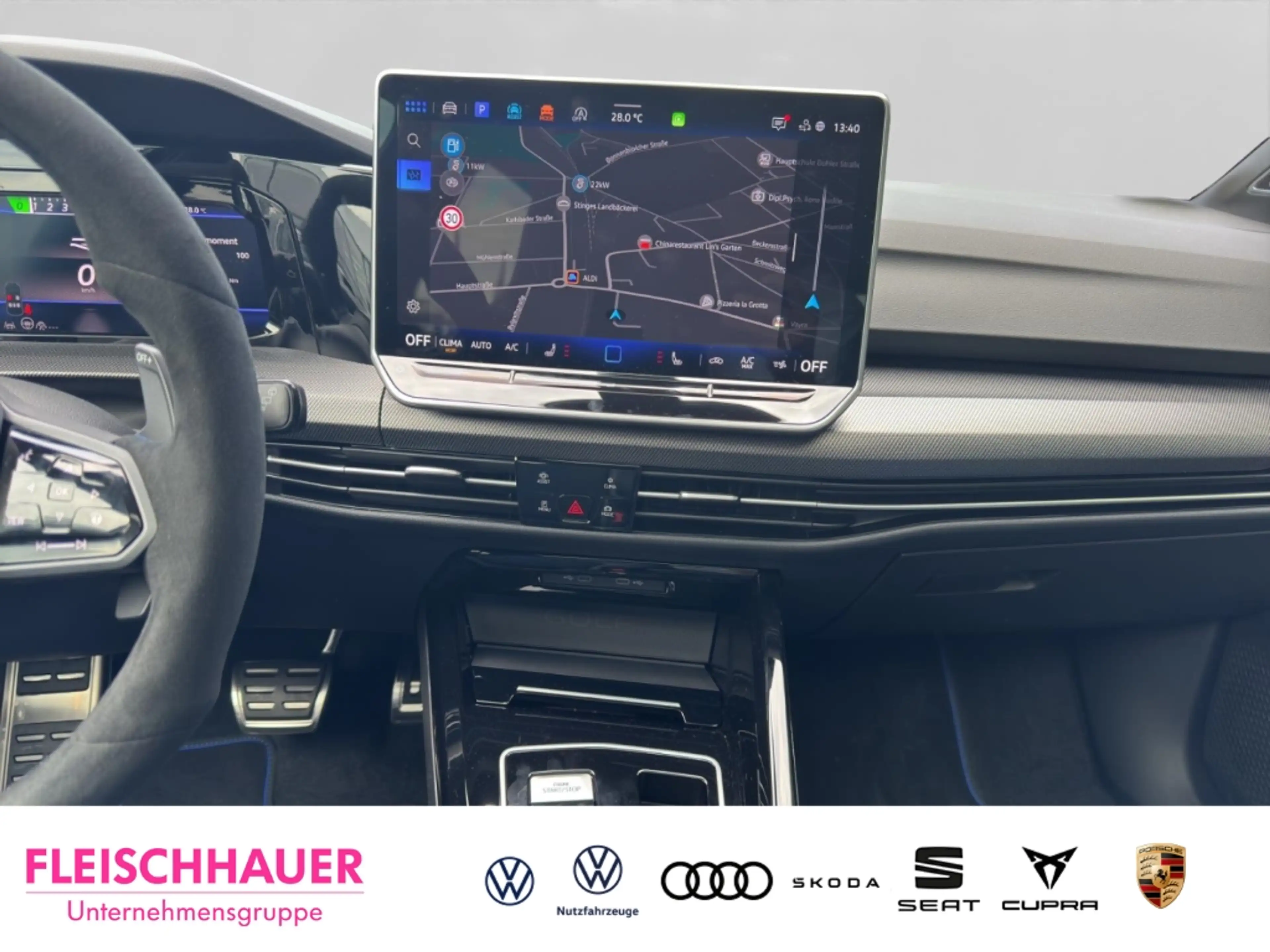 Volkswagen Golf R VIII 2.0 TSI Black Edition 4Motion AD Pano Navi Ak — photo 10