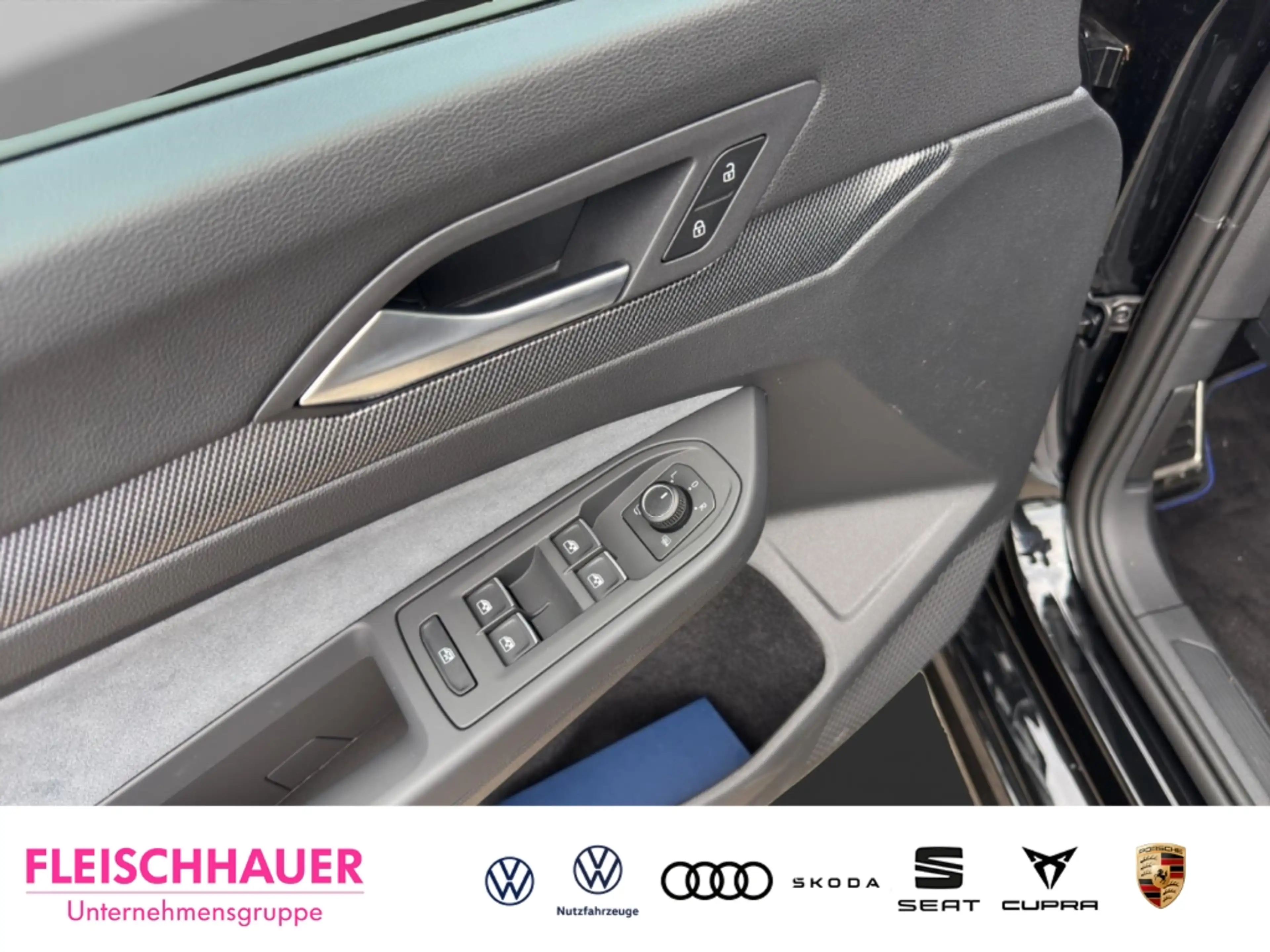 Volkswagen Golf R VIII 2.0 TSI Black Edition 4Motion AD Pano Navi Ak — photo 7