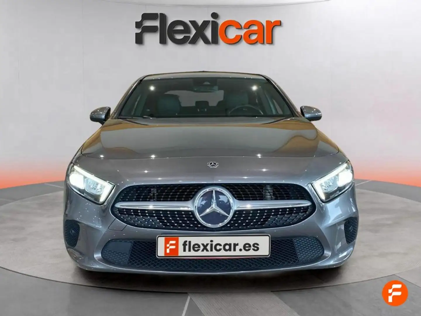 Mercedes-Benz A 180 Sedán d Gris - 2