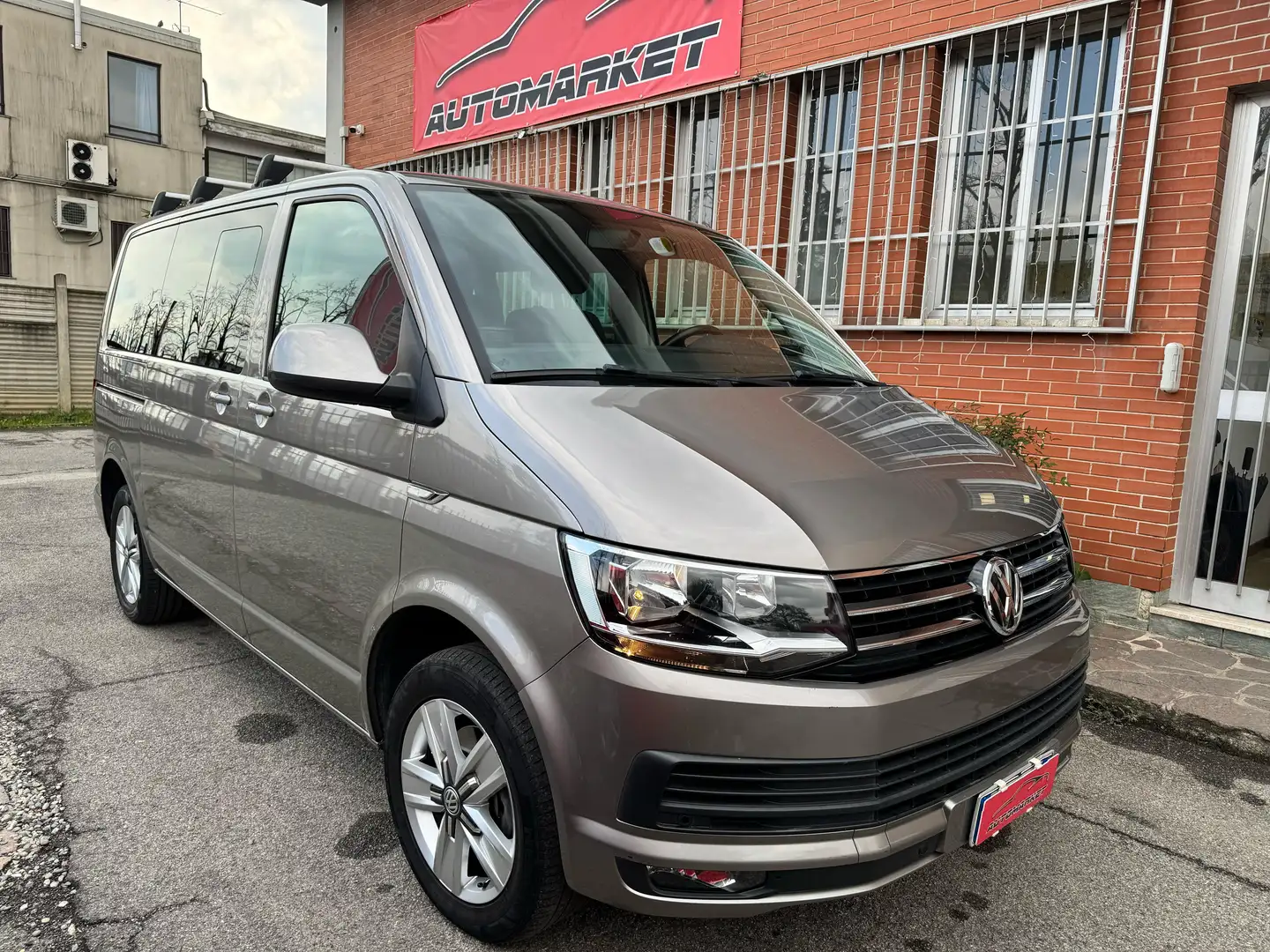 Volkswagen T6 Caravelle 2.0 tdi 150cv DSG 9 posti Gris - 1