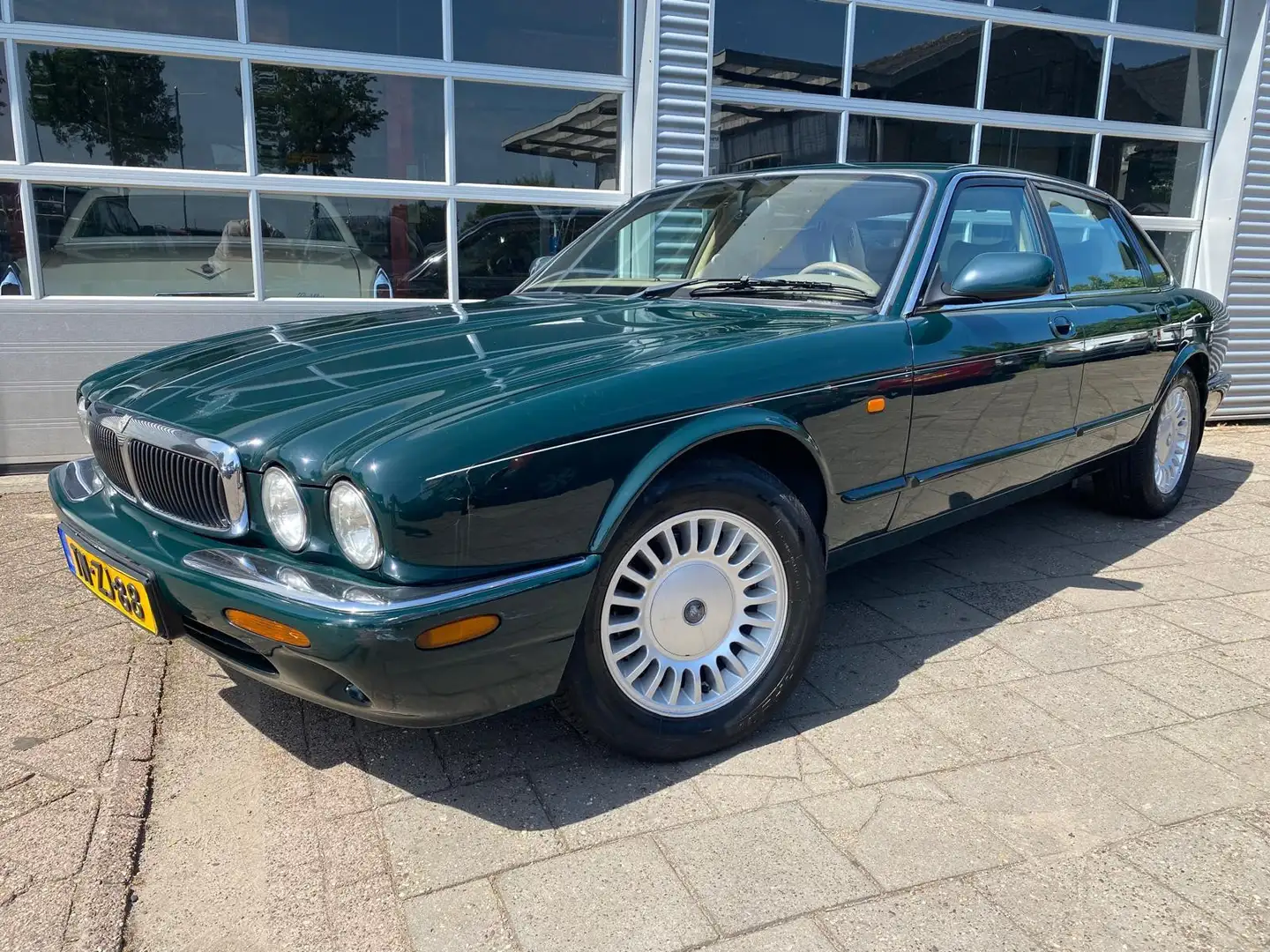 Jaguar XJ 3.2 V8 Executive Groen - 1