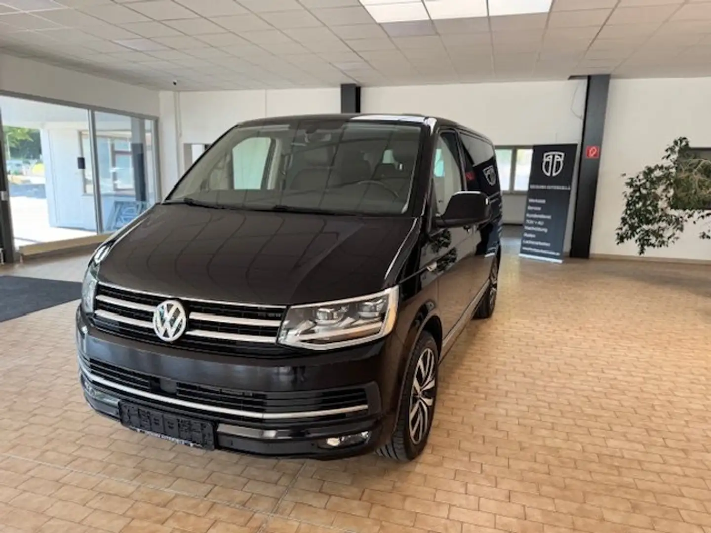 Volkswagen T6 Multivan Multivan Generation Six Schwarz - 1