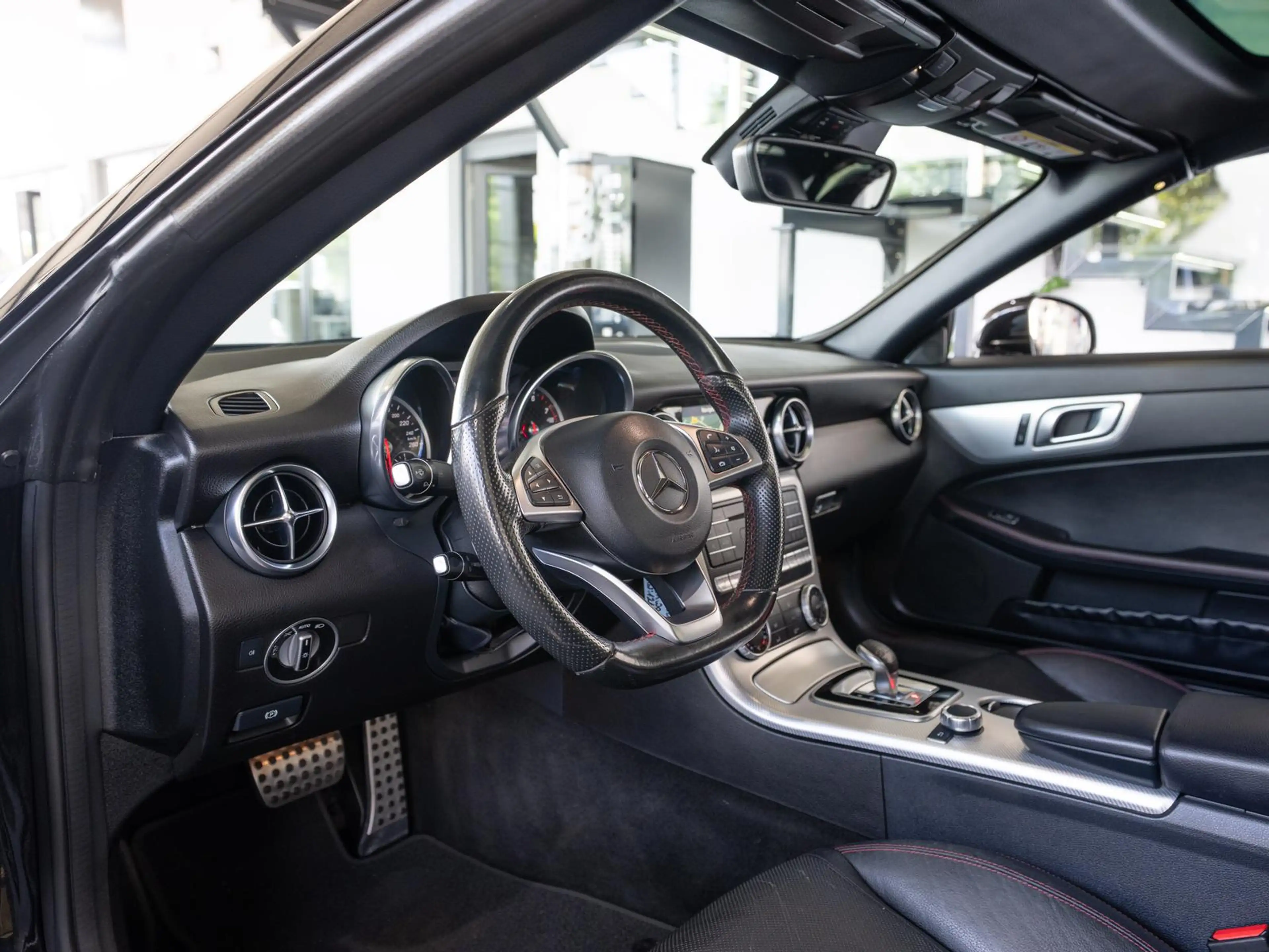 Mercedes-Benz SLC 200 9G-Tronic *AMG*PANO*PDC*AIRSCARF*LEDER* — photo 14