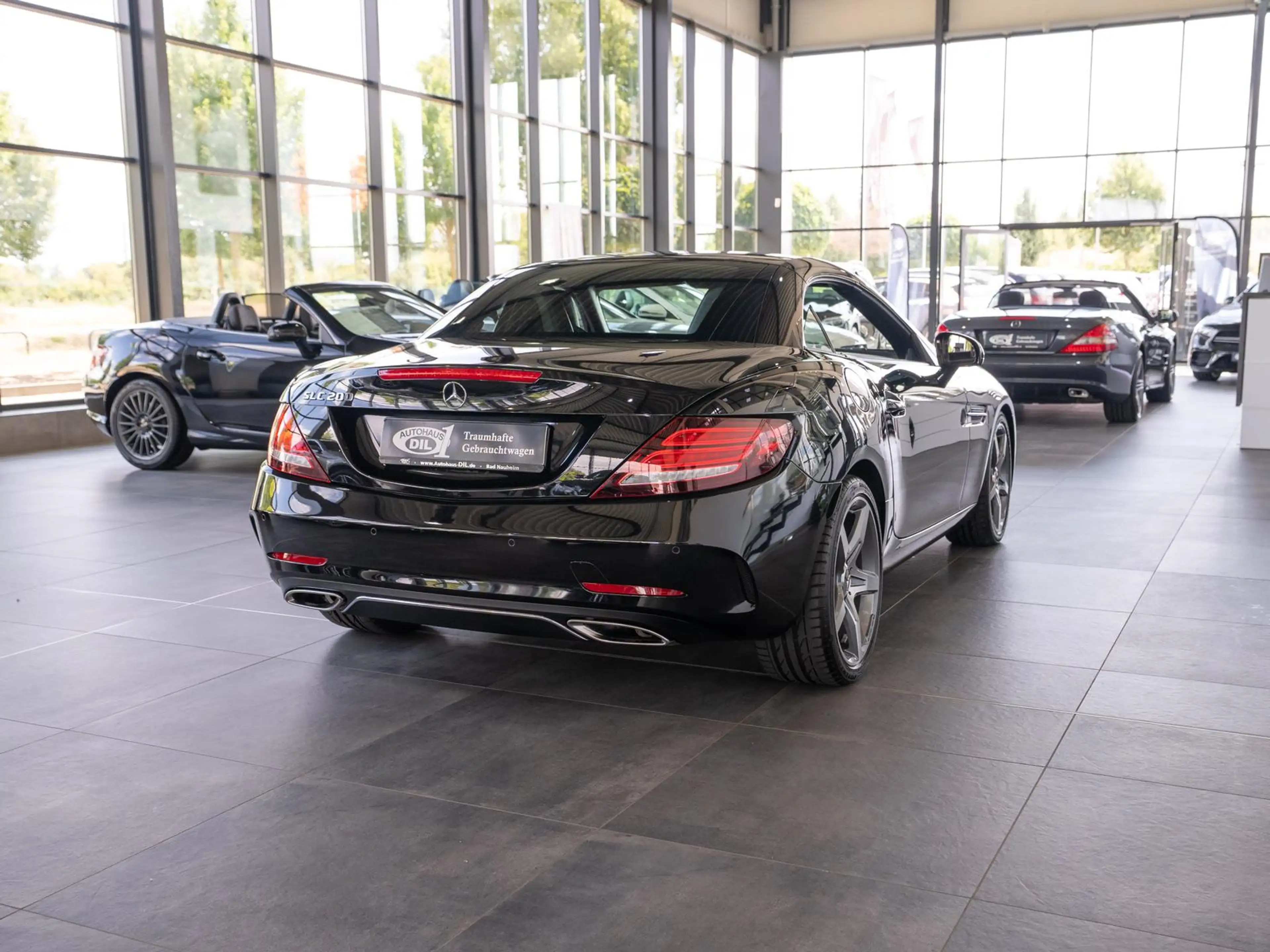 Mercedes-Benz SLC 200 9G-Tronic *AMG*PANO*PDC*AIRSCARF*LEDER* — photo 7