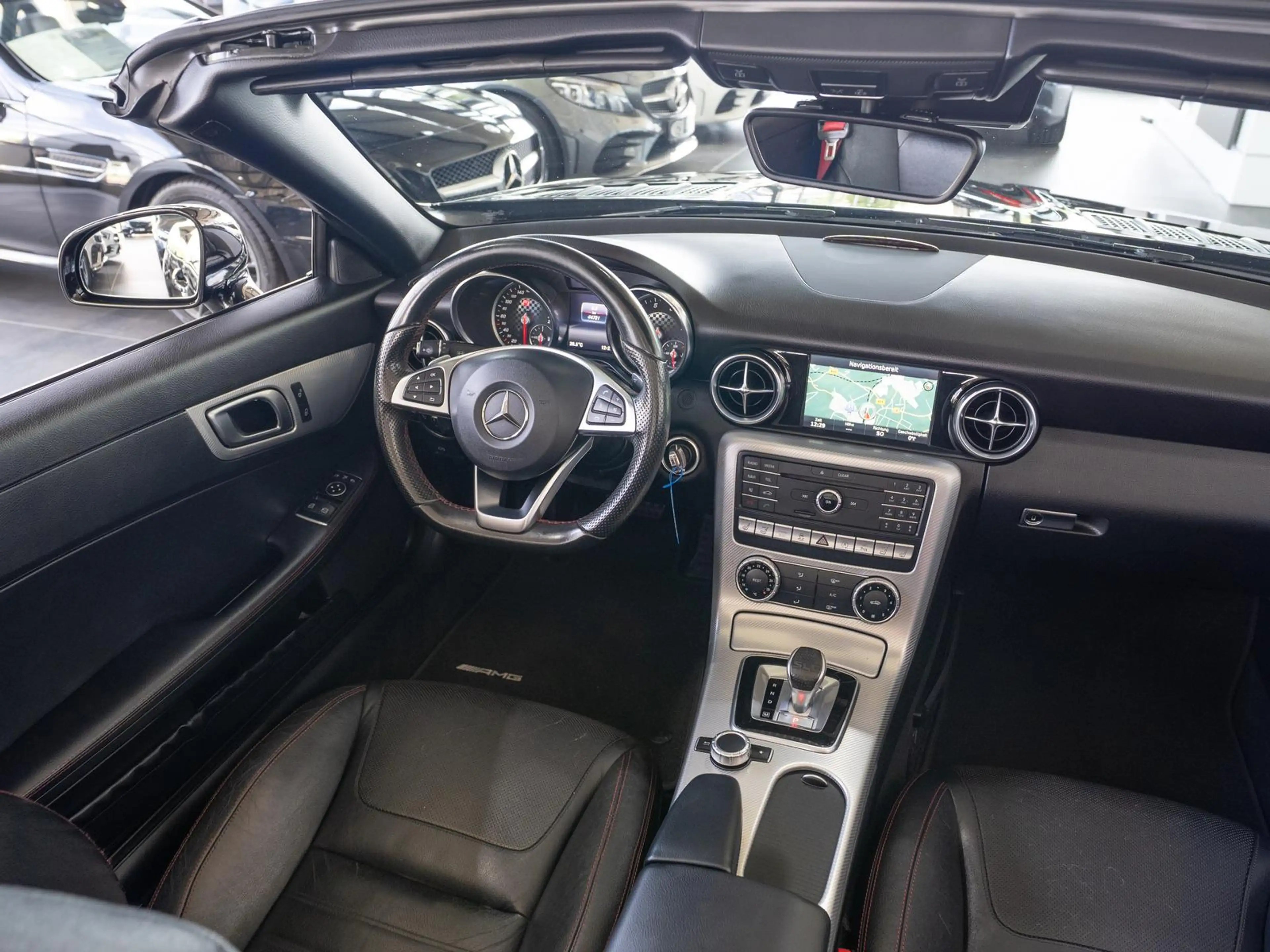 Mercedes-Benz SLC 200 9G-Tronic *AMG*PANO*PDC*AIRSCARF*LEDER* — photo 15