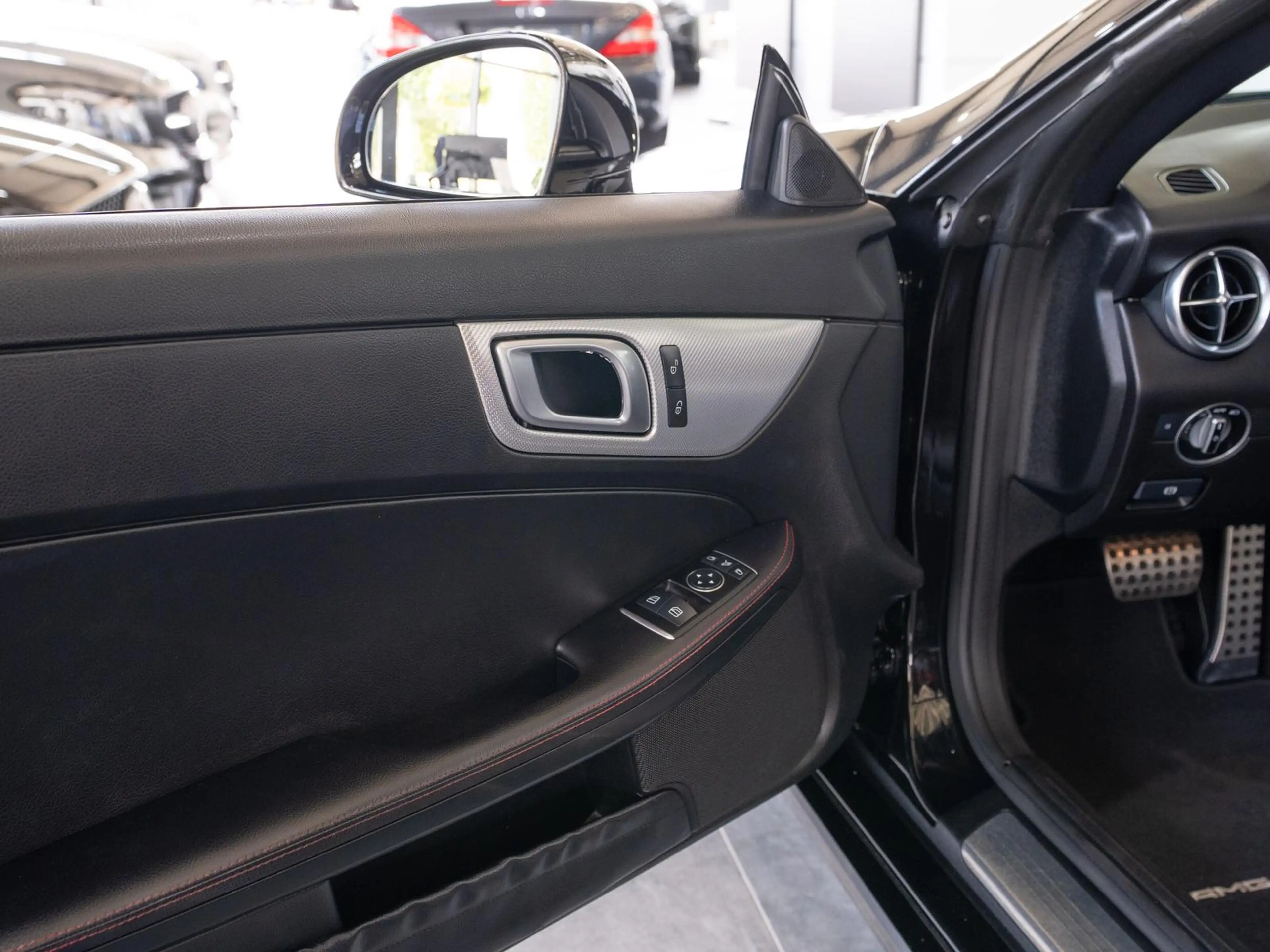 Mercedes-Benz SLC 200 9G-Tronic *AMG*PANO*PDC*AIRSCARF*LEDER* — photo 11