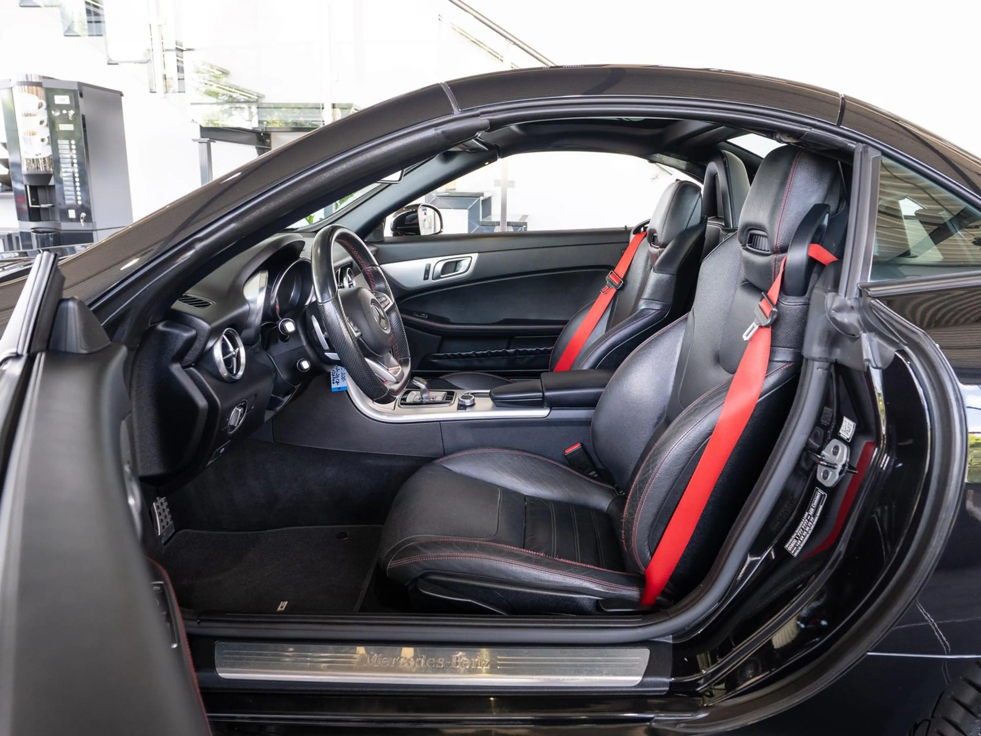 Mercedes-Benz SLC 200 9G-Tronic *AMG*PANO*PDC*AIRSCARF*LEDER* — photo 10