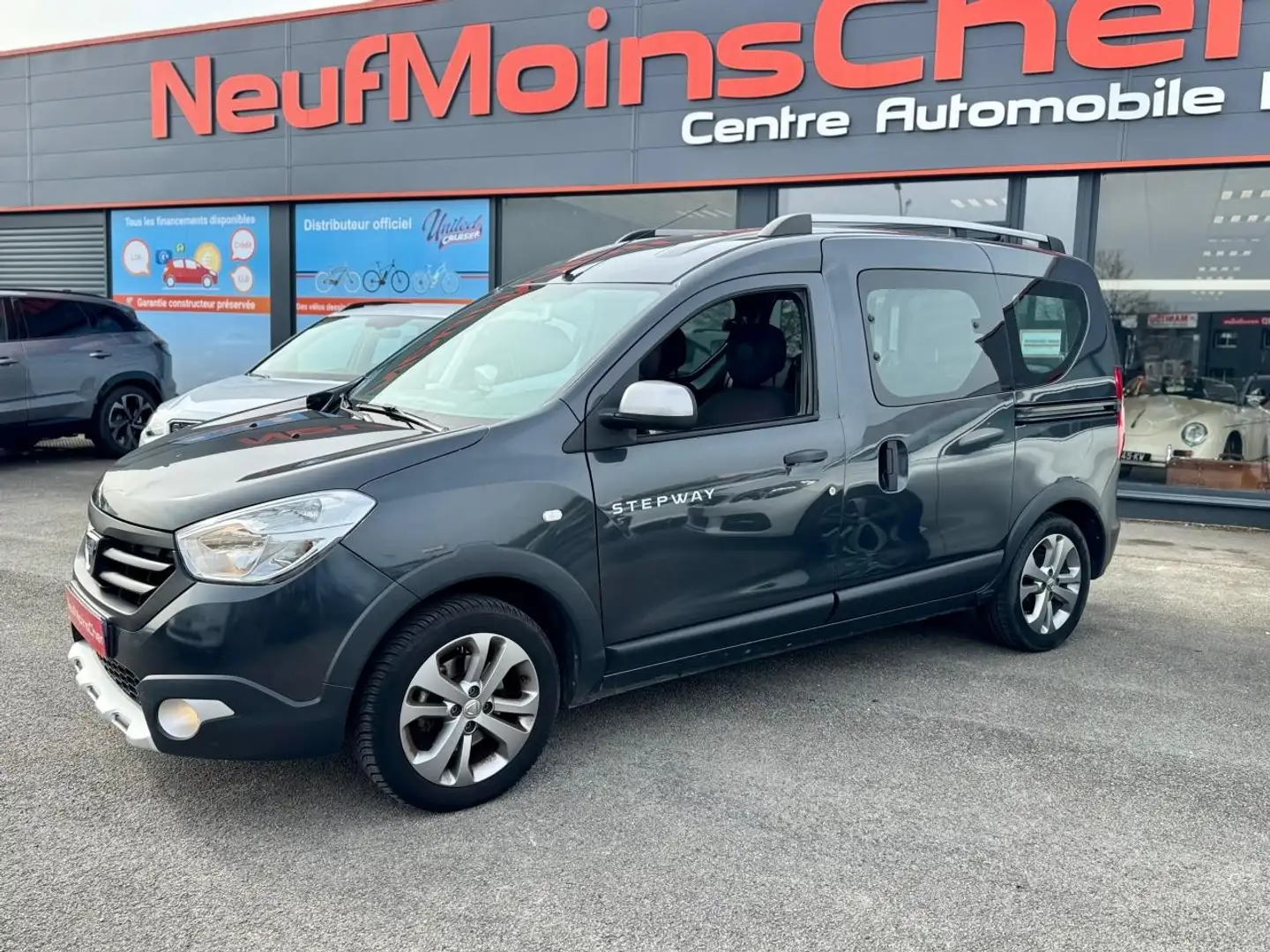 Dacia Dokker Stepway 1.2 TCe 115cv + Attelage + GPS + RS Gris - 1