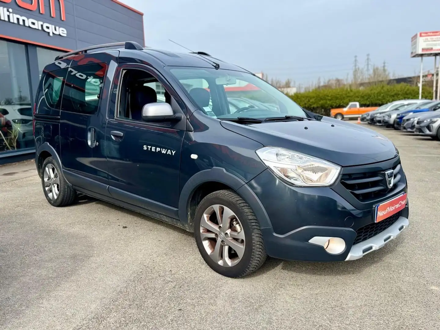 Dacia Dokker Stepway 1.2 TCe 115cv + Attelage + GPS + RS Gris - 2