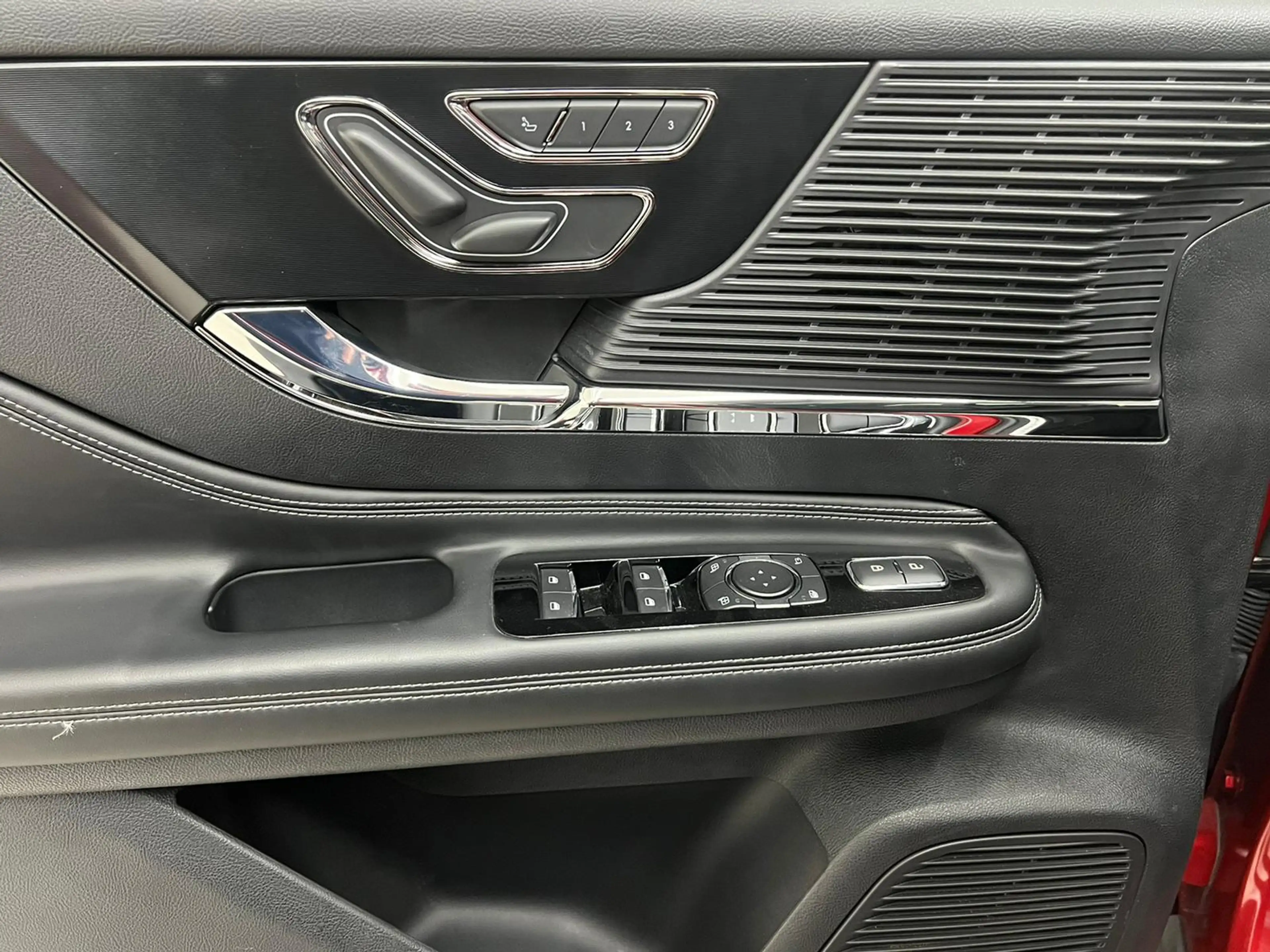 Lincoln Corsair 2.0T Reserve — photo 15
