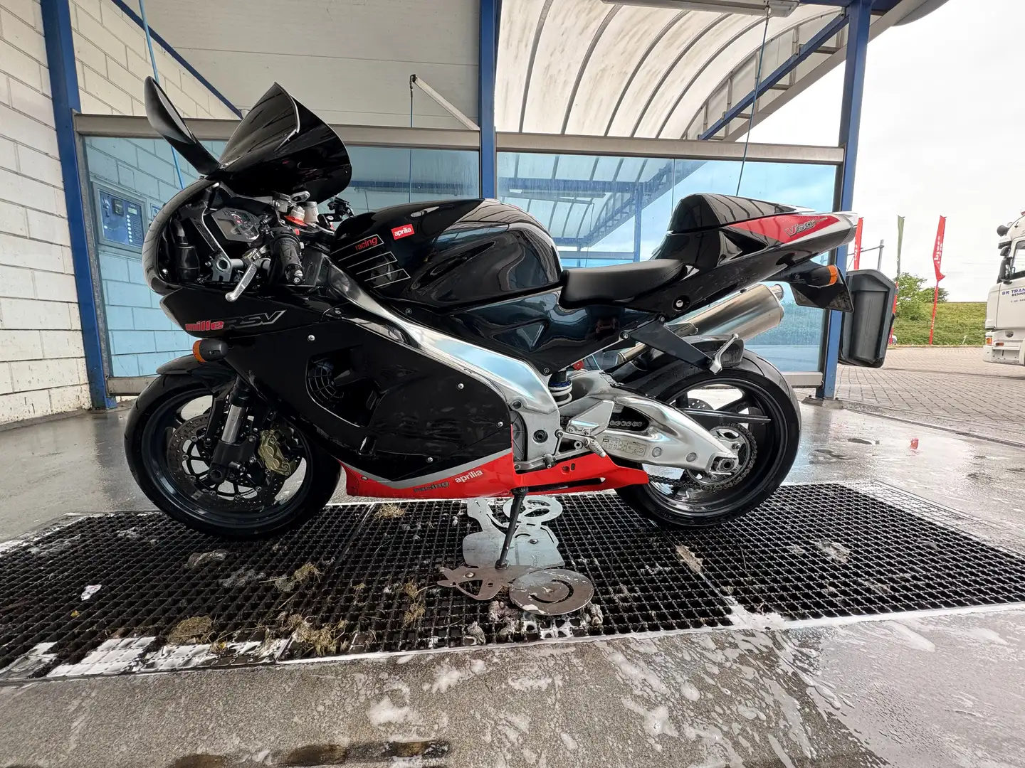 Aprilia RSV Mille - 1