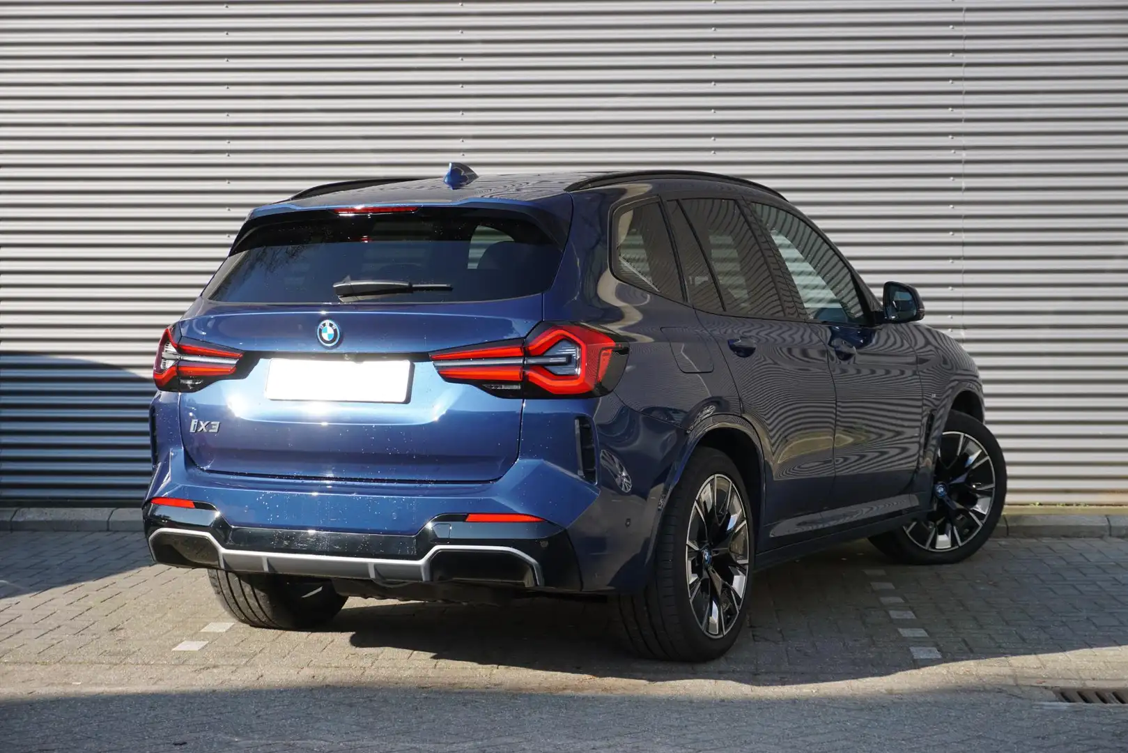 BMW iX3 High Executive 80 kWh Trekhaak | Schuifkanteldak | Blauw - 2