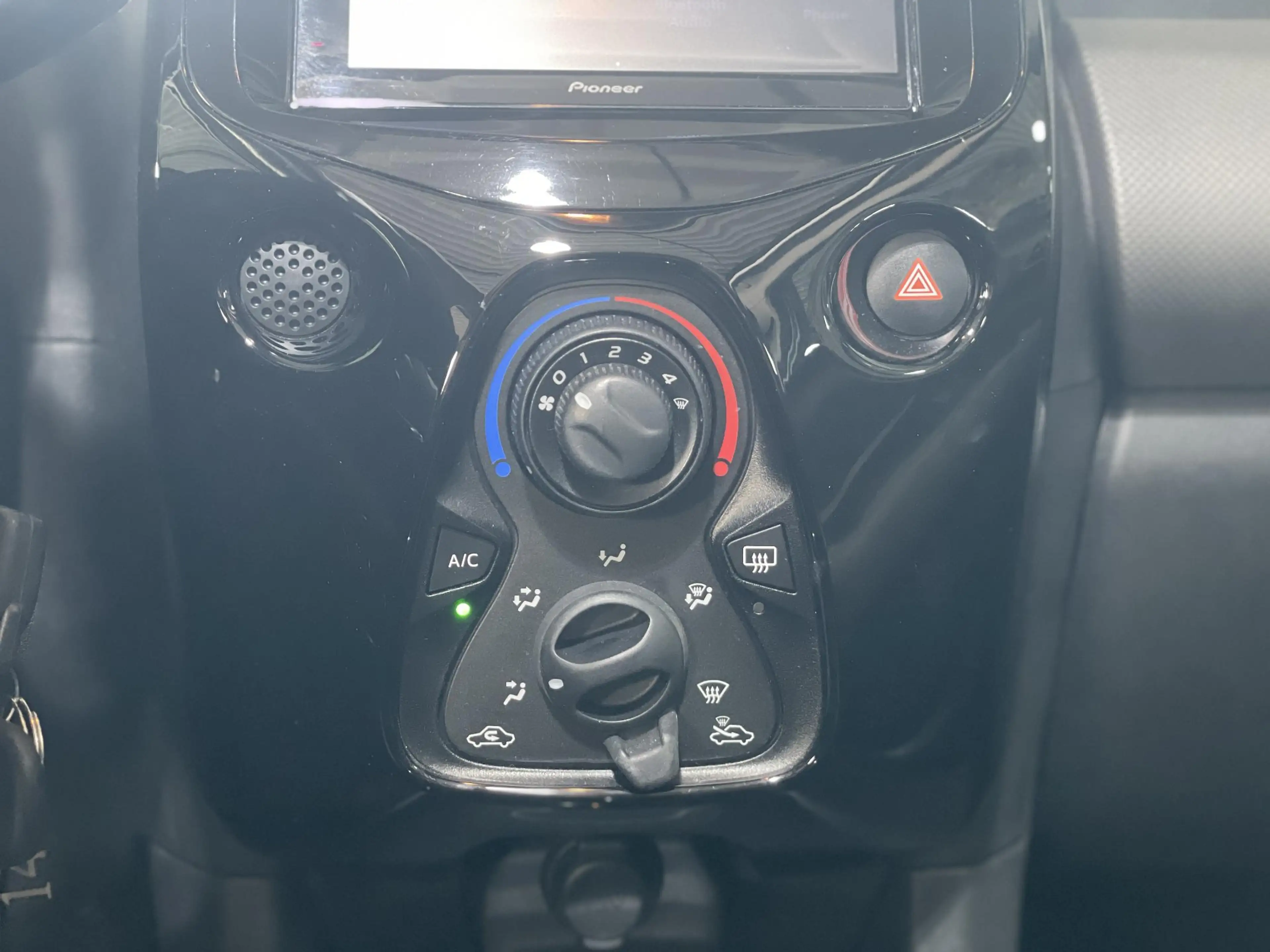 Peugeot 108 1.0 e-VTi Active TOP! — photo 20