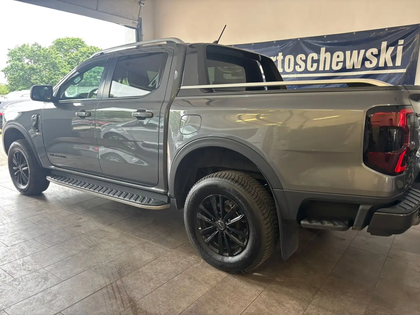 Ford Ranger Wildtrak e-4WD Doppelkabine Grijs - 2