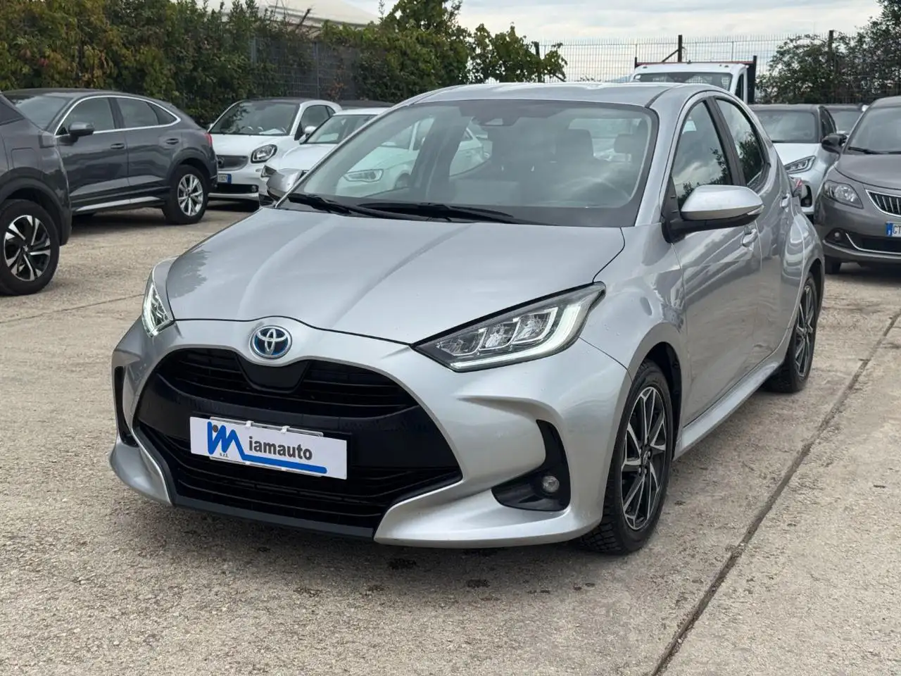 Toyota Yaris Hybrid 1.5cc 92cv(116) CAMERA POST. AUTOMATICA — photo 1 of 14