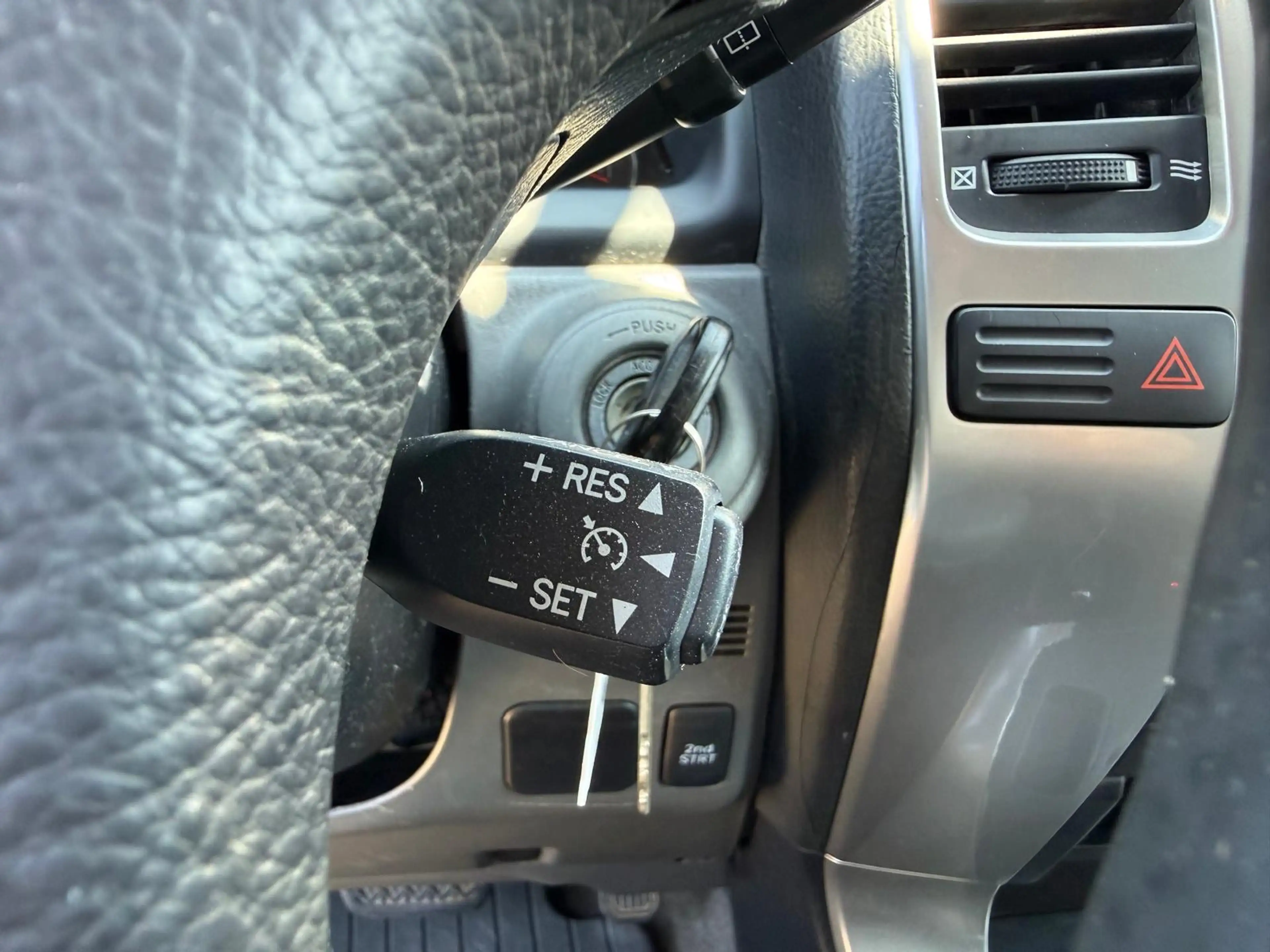 Toyota Land Cruiser 3.0 D-4D SX Window Van Aut. 4WD Clima Cruisecontr. — photo 11