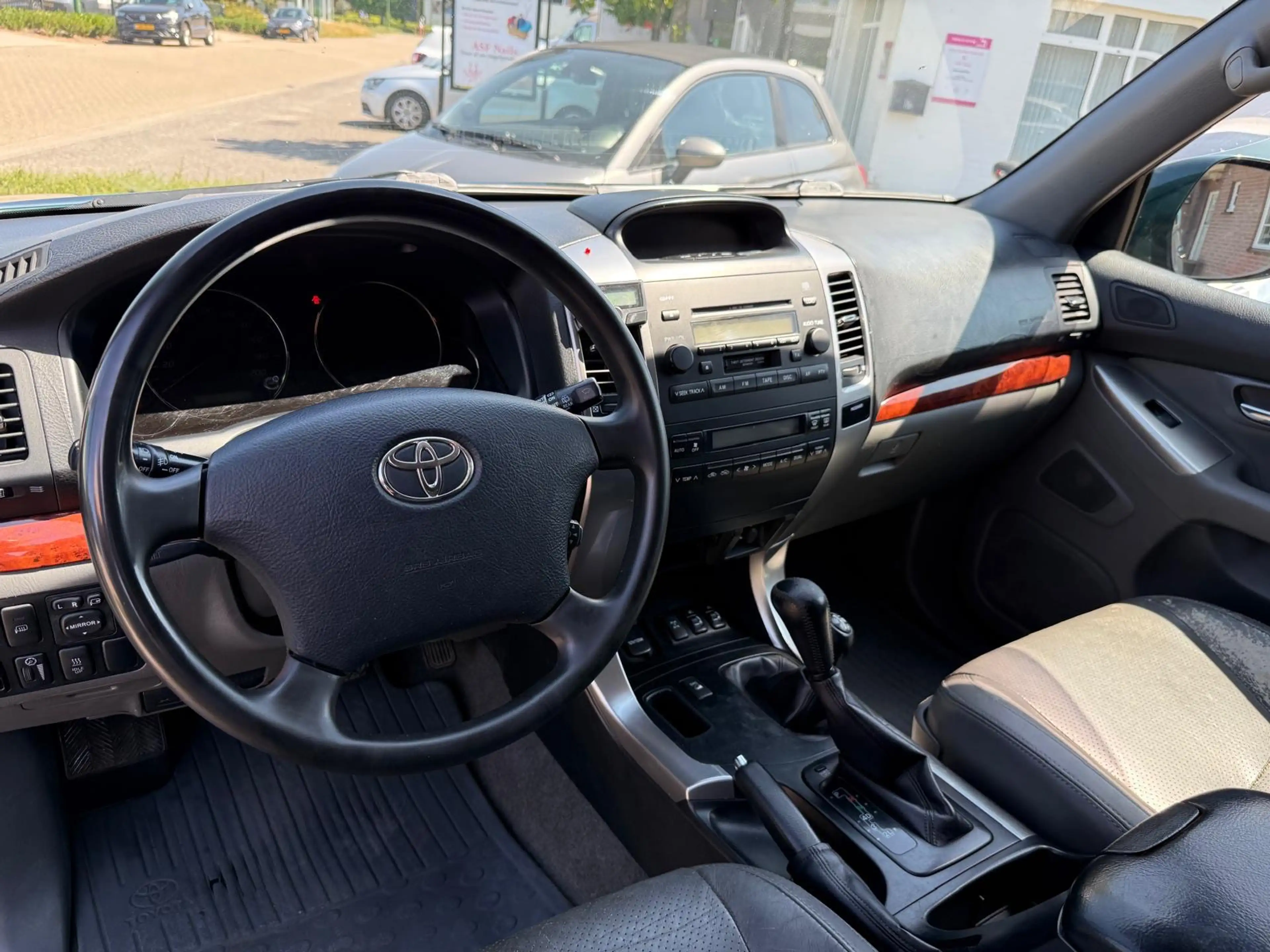 Toyota Land Cruiser 3.0 D-4D SX Window Van Aut. 4WD Clima Cruisecontr. — photo 3