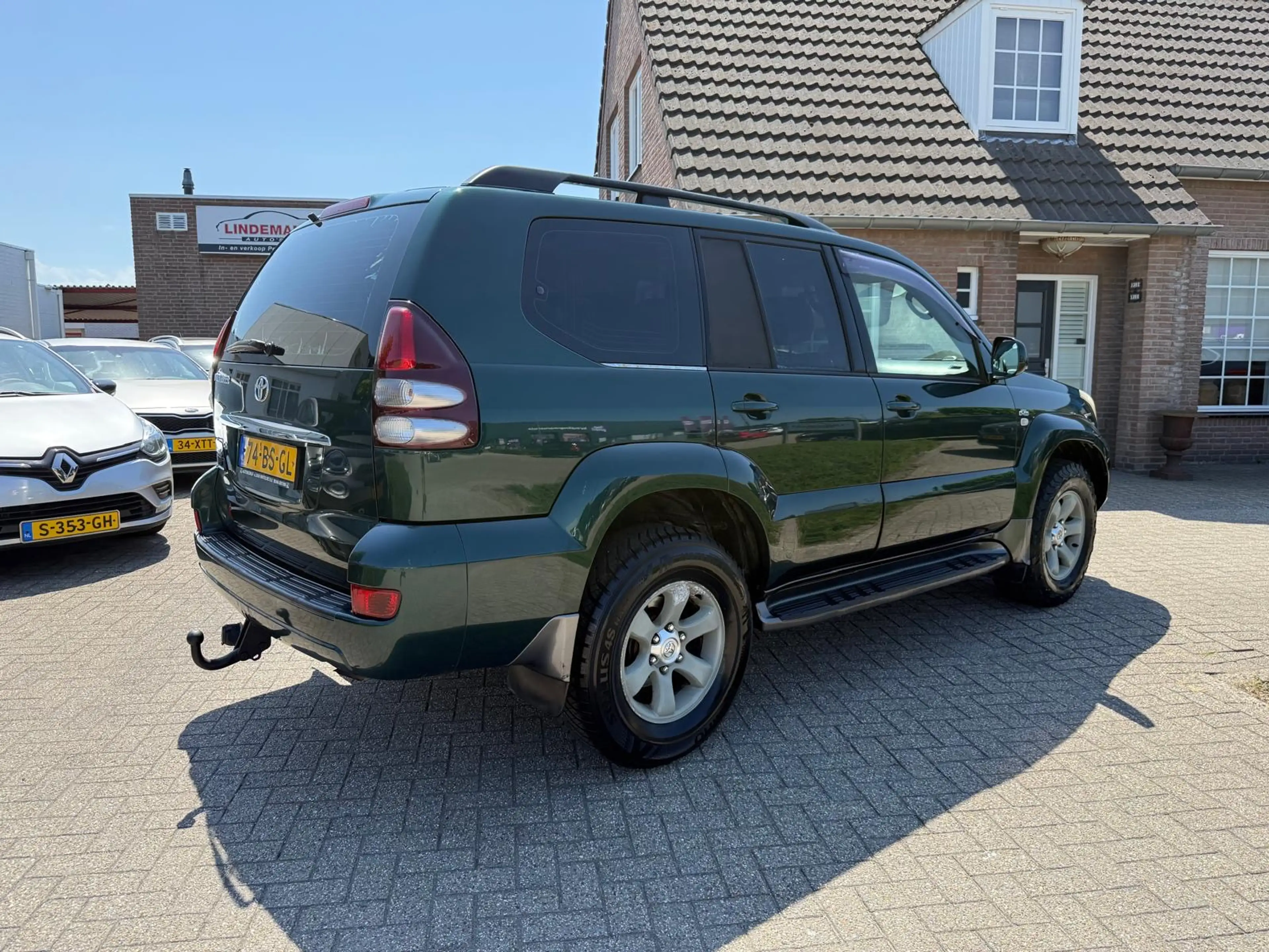 Toyota Land Cruiser 3.0 D-4D SX Window Van Aut. 4WD Clima Cruisecontr. — photo 2