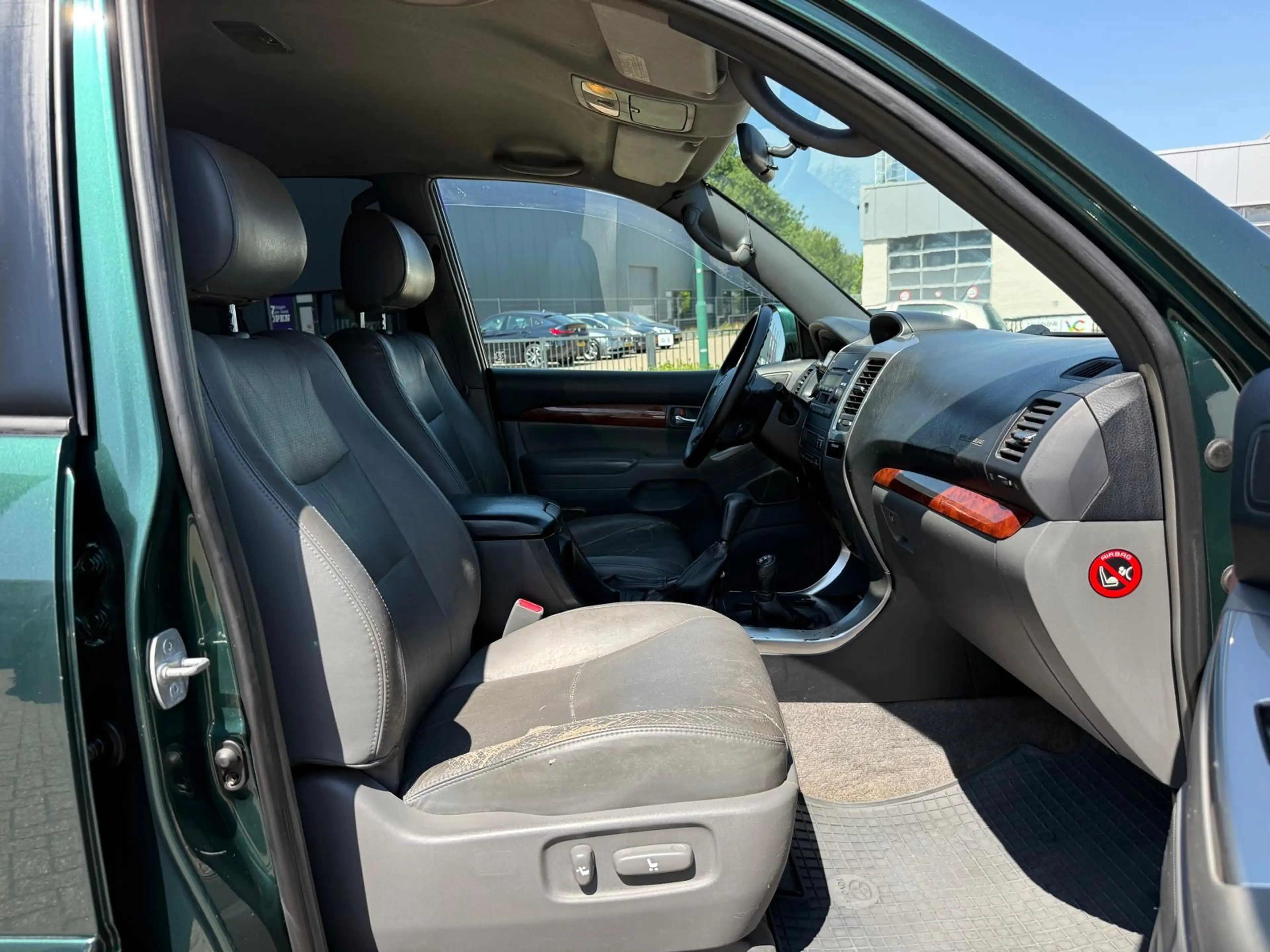 Toyota Land Cruiser 3.0 D-4D SX Window Van Aut. 4WD Clima Cruisecontr. — photo 5