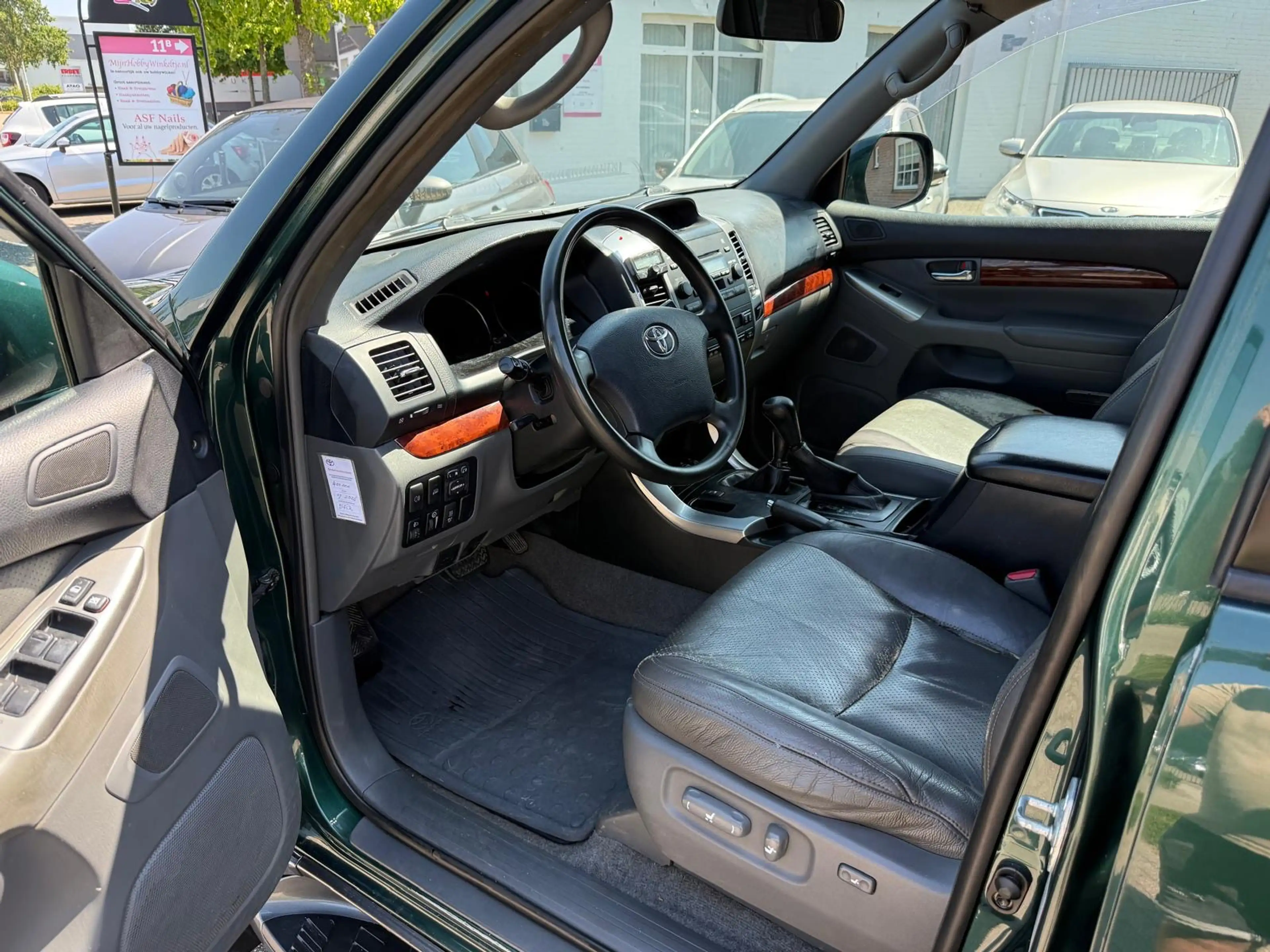 Toyota Land Cruiser 3.0 D-4D SX Window Van Aut. 4WD Clima Cruisecontr. — photo 4