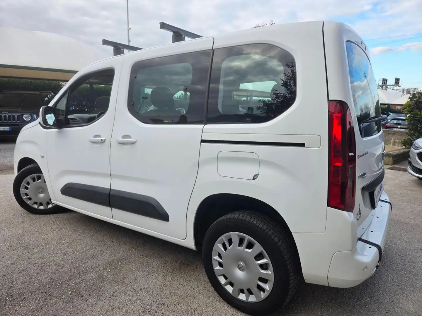 Opel Combo Life 1.2 110 CV S&S MT6 Advance PEDANA DISABILI Bianco - 2