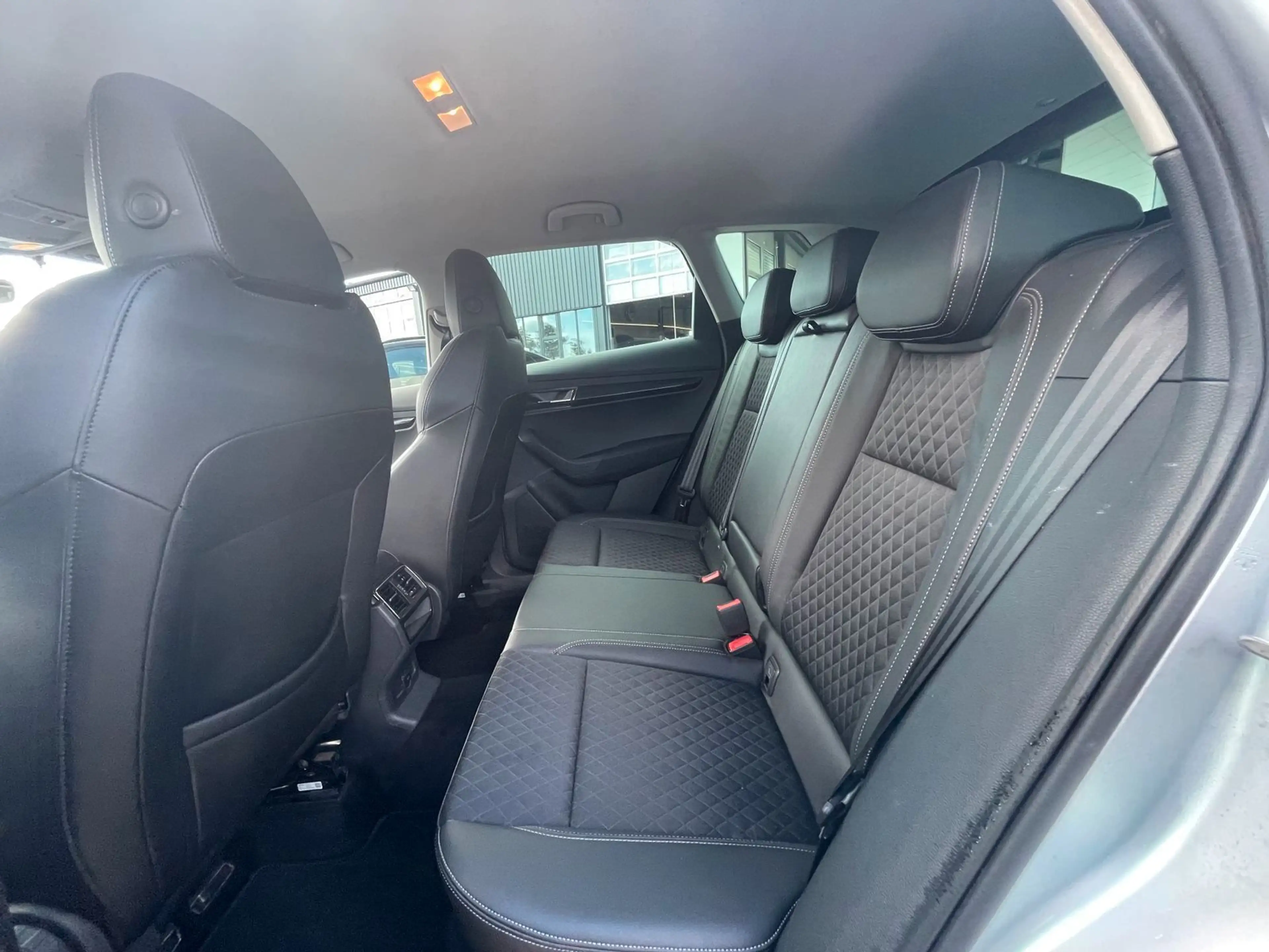 Skoda Karoq Style SHZ+CarPlay+RFK+LED+Tempomat — photo 9