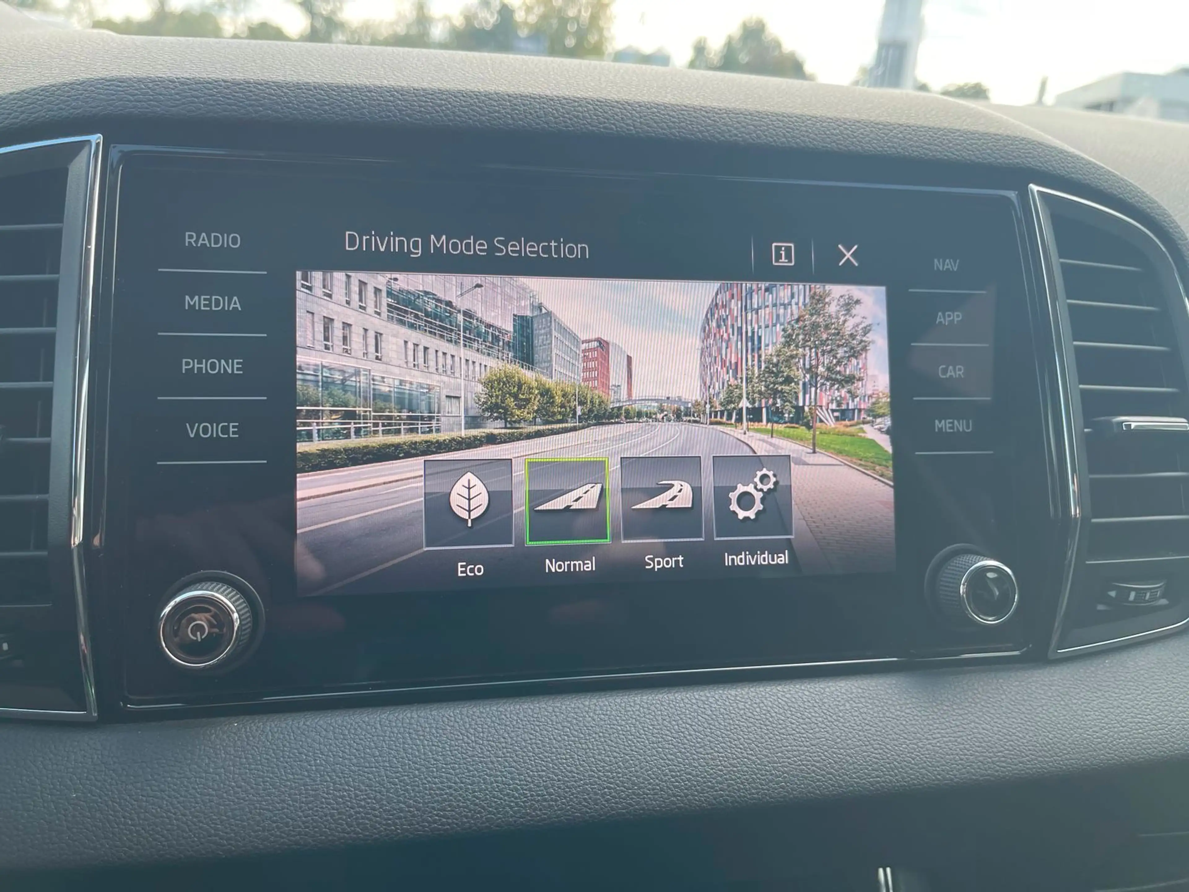 Skoda Karoq Style SHZ+CarPlay+RFK+LED+Tempomat — photo 14