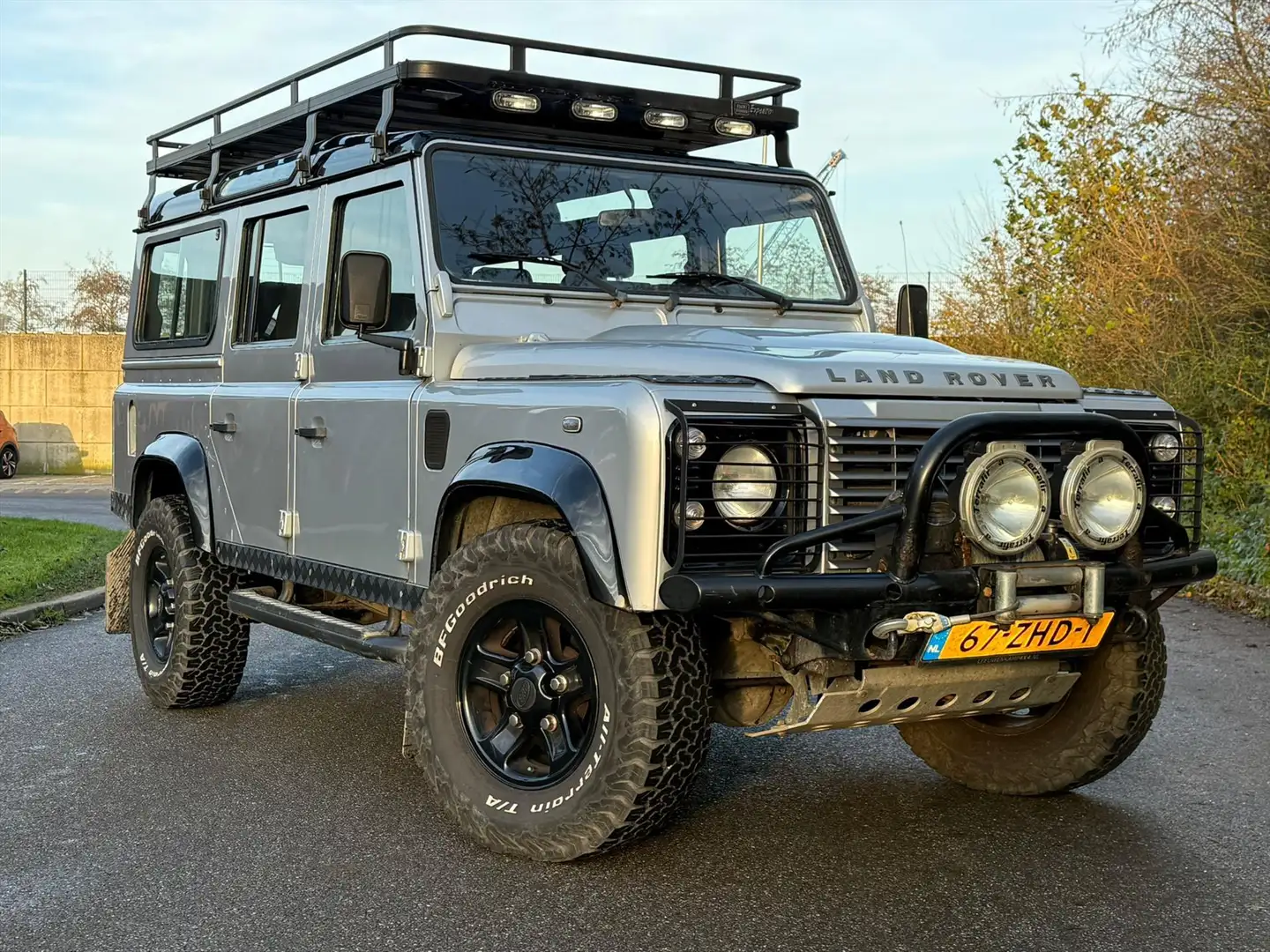 Land Rover Defender 2.4 D STW. 110 Gris - 1