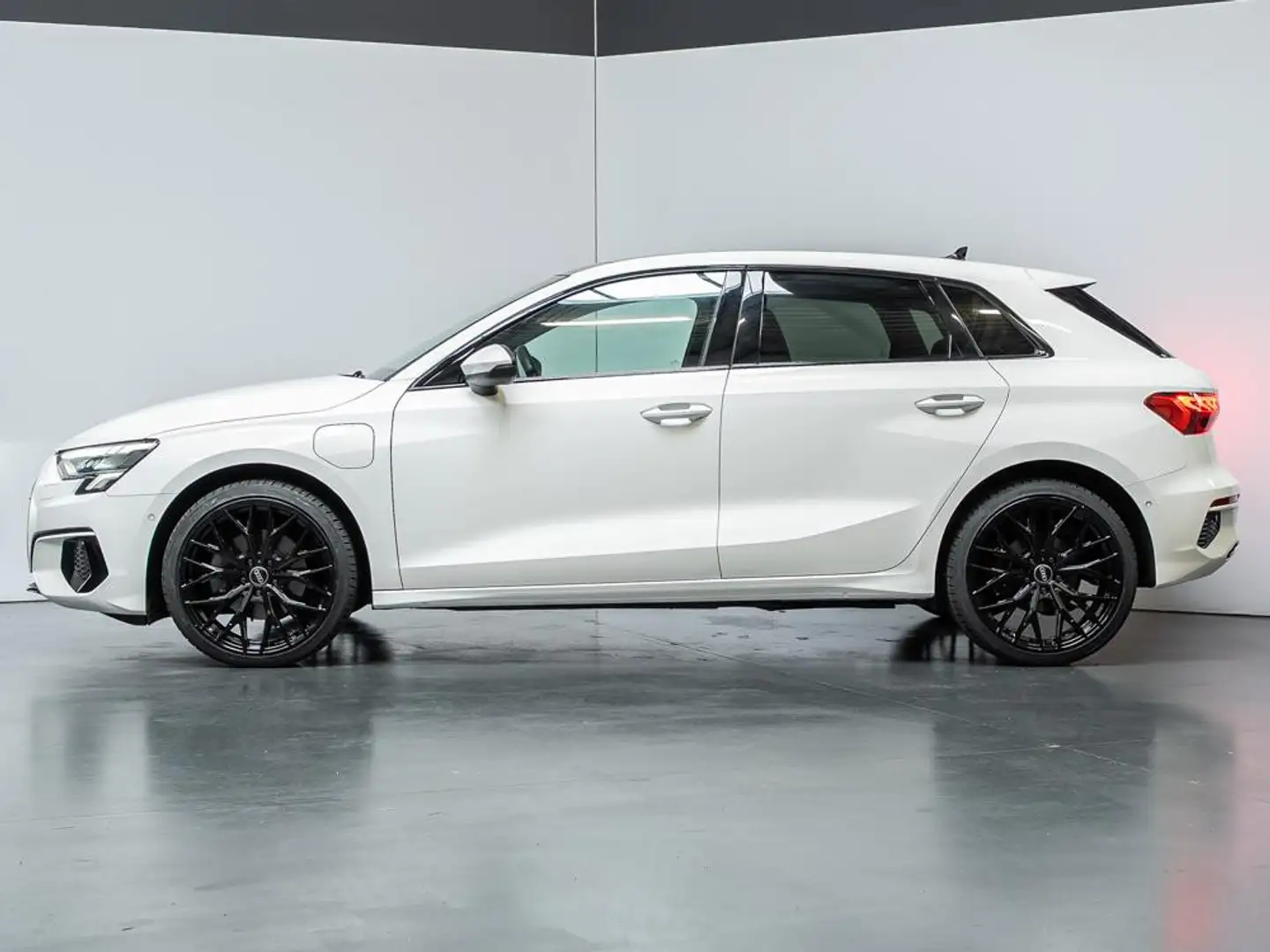 Audi A3 Sportback 40 TFSI e Advanced edition | S-Line | 19 Wit - 2