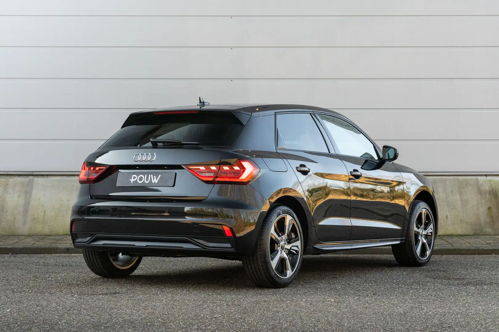 Audi A1 Sportback 25 TFSI 95pk Advanced Edition | 17" Velg Zwart - 2