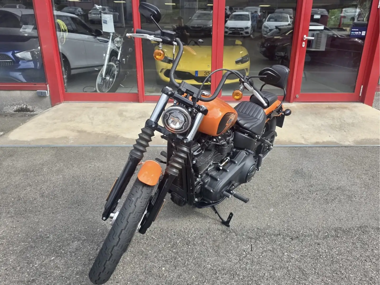 Harley-Davidson Street Bob 114 1 HAND Oranje - 2