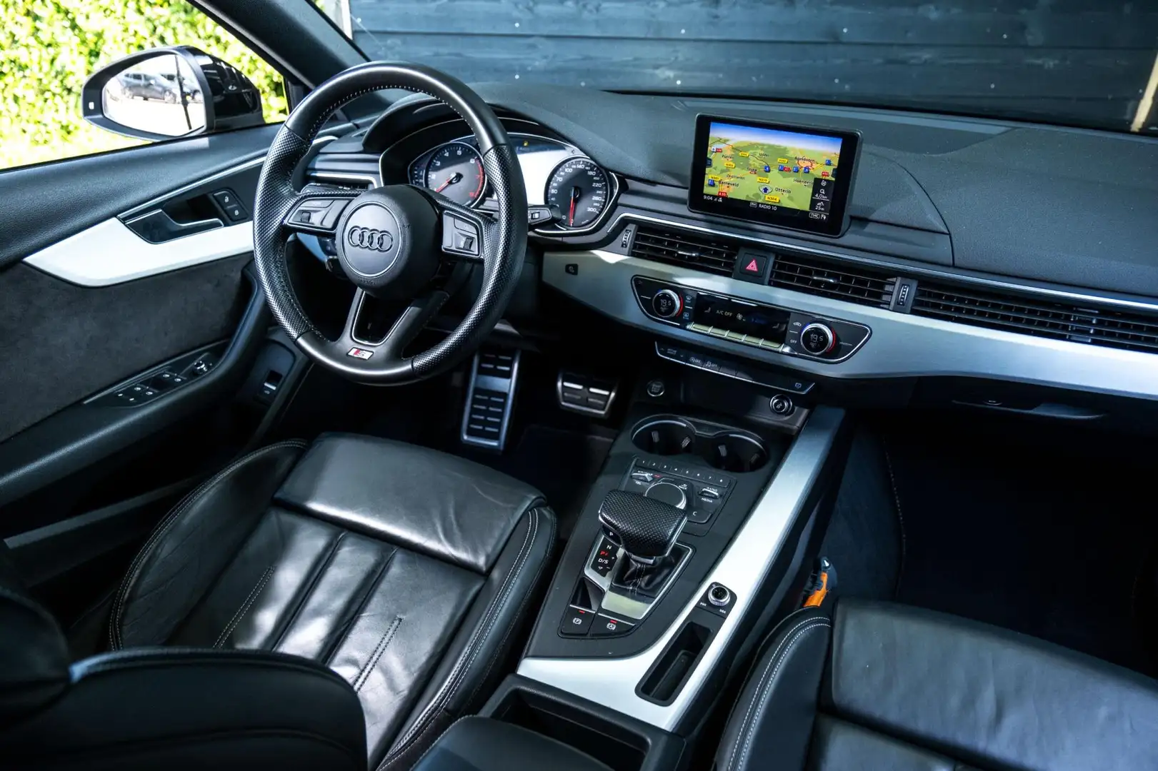 Audi A4 Limousine 1.4 TFSI Sport S line NL-Auto I 3X S Lin Zwart - 2