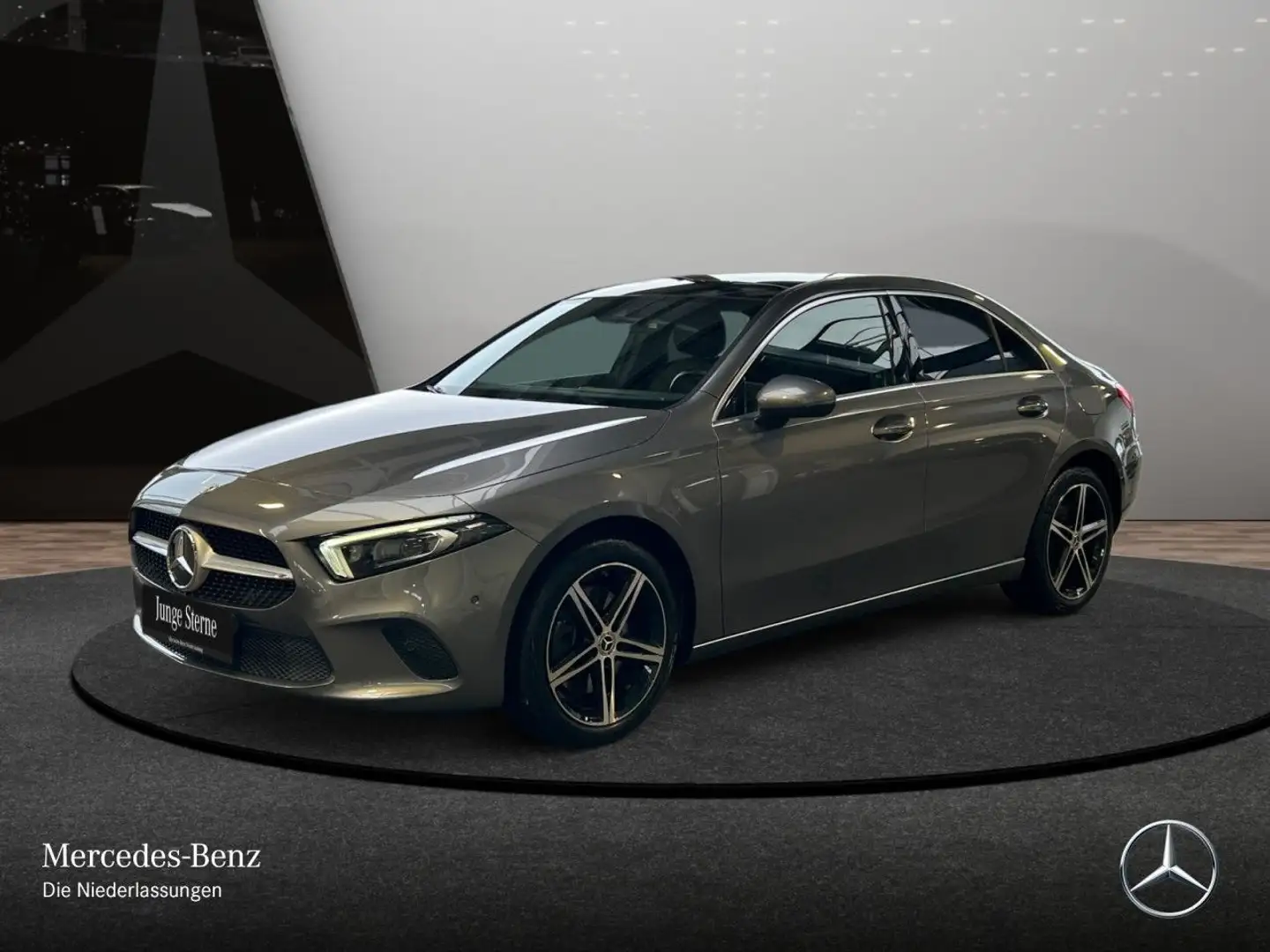 Mercedes-Benz A 250 e Lim PROGRESSIVE+PANO+AHK+MULTIBEAM+KAMERA Grau - 2