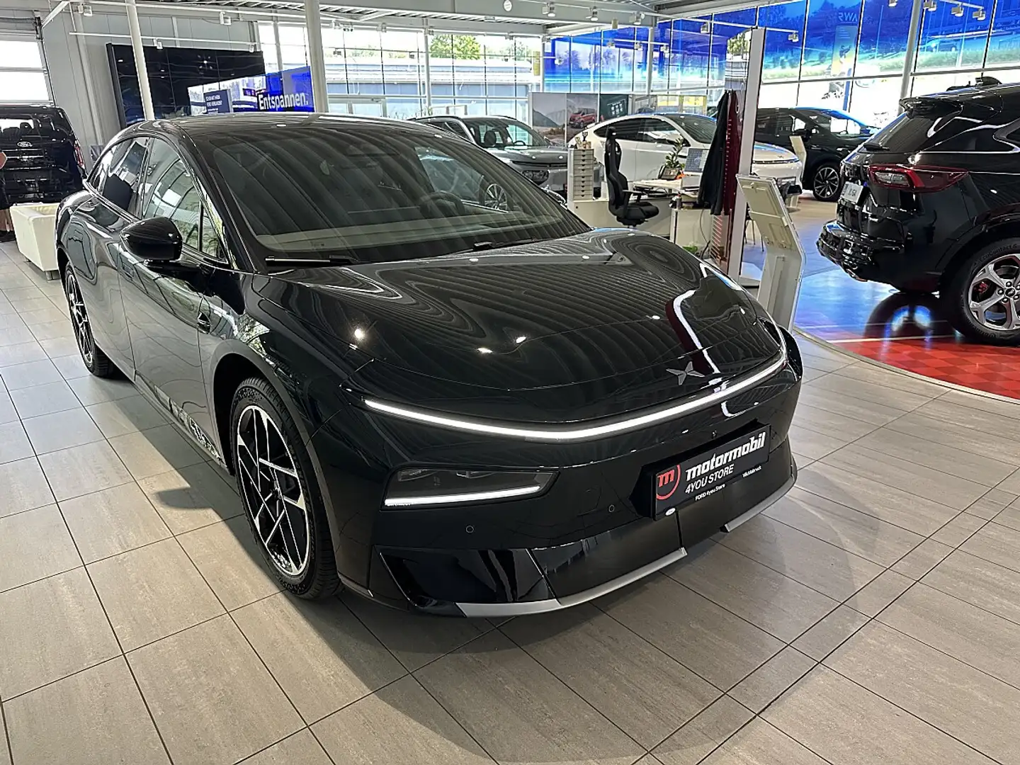 Xpeng P7 + Long Range 74,9kWh RWD Schwarz - 1
