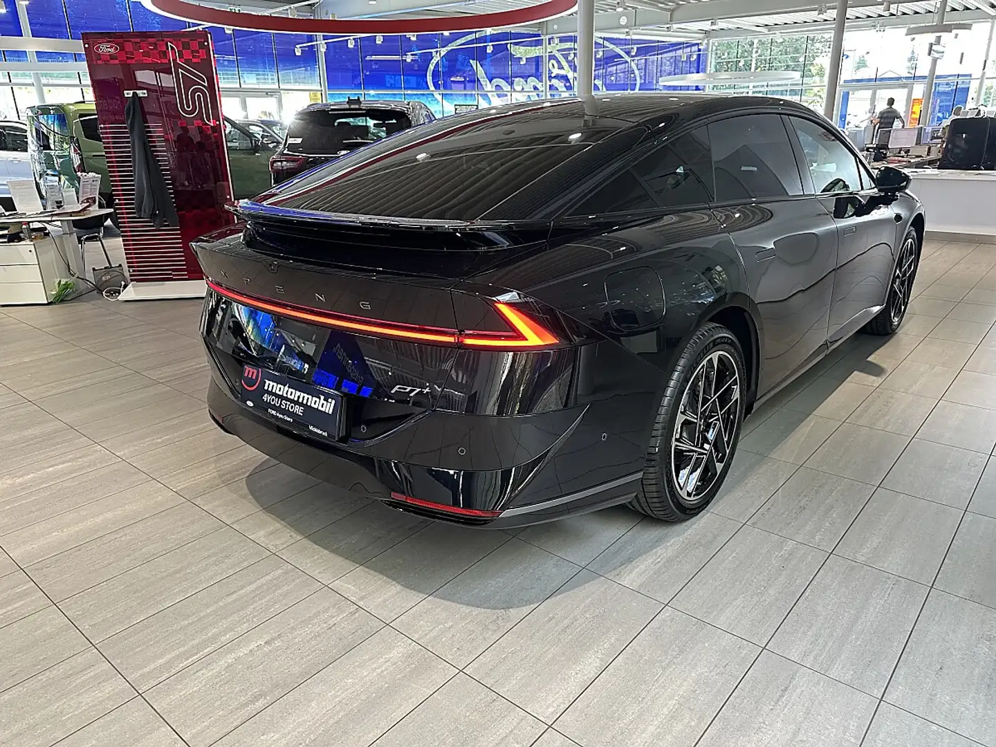 Xpeng P7 + Long Range 74,9kWh RWD Schwarz - 2