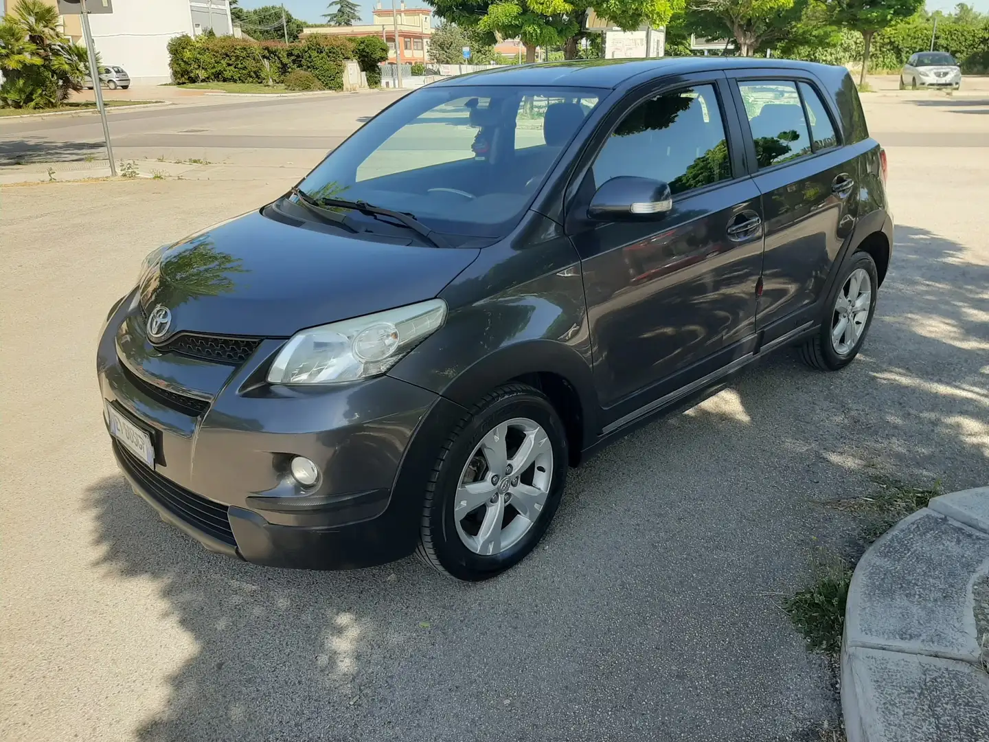 Toyota Urban Cruiser 1.4 d-4d Luxury Awd - 1
