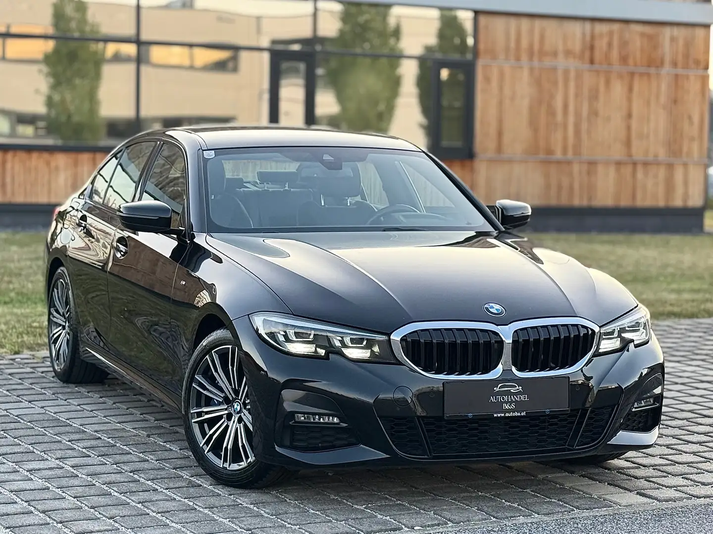 BMW 330 330i xDrive Aut. *M-SPORTPAKET, 1.BESITZ* Zwart - 1