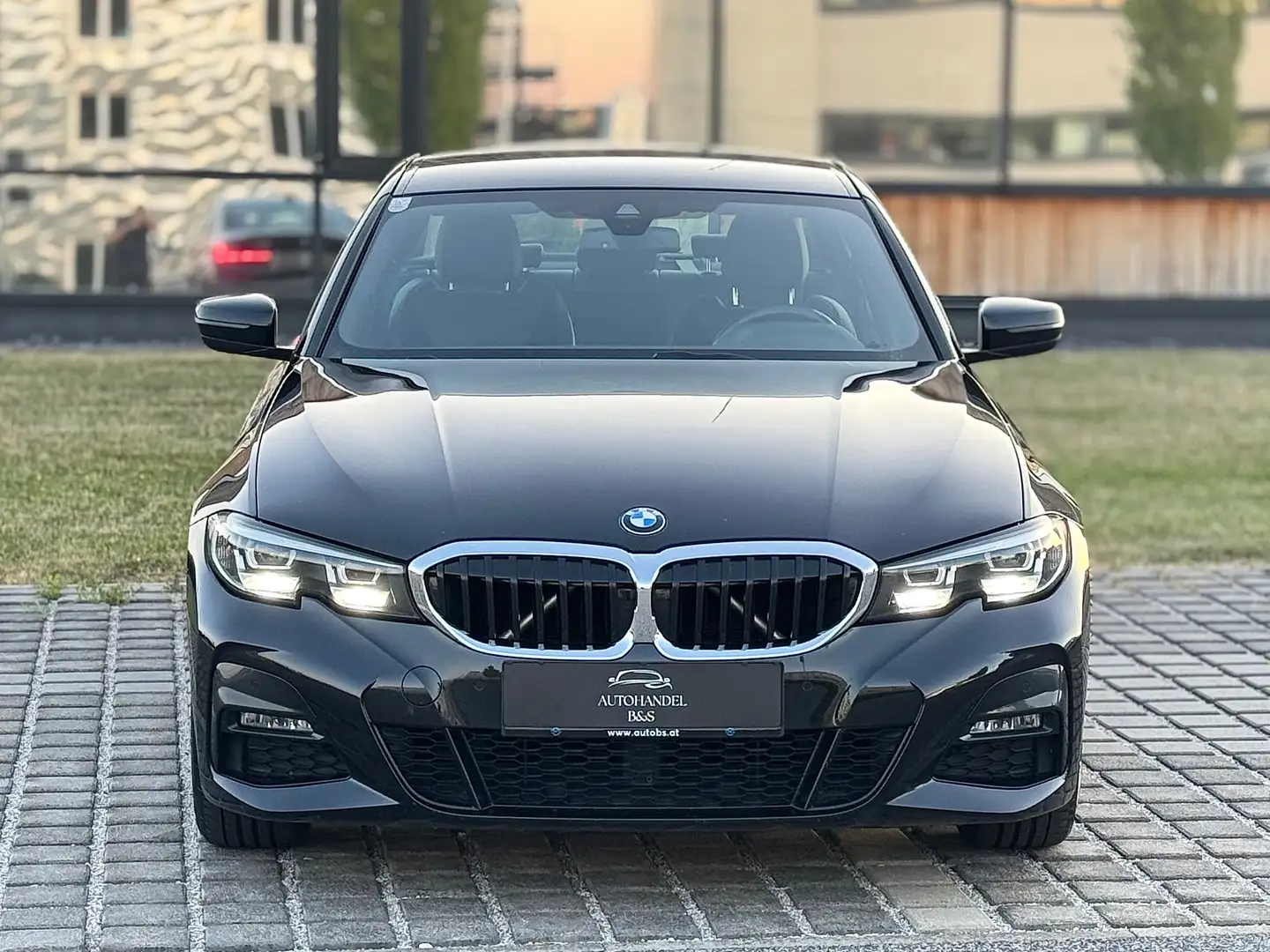 BMW 330 330i xDrive Aut. *M-SPORTPAKET, 1.BESITZ* Zwart - 2