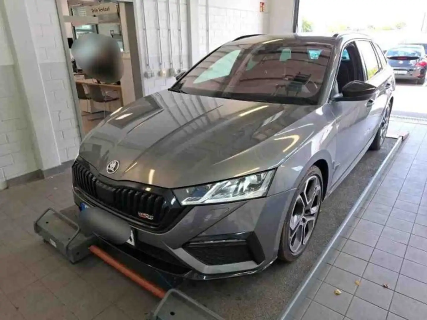 Skoda Octavia Combi 2.0 TDI 4x4 RS LM19 AHK PANO CANTO Grau - 2