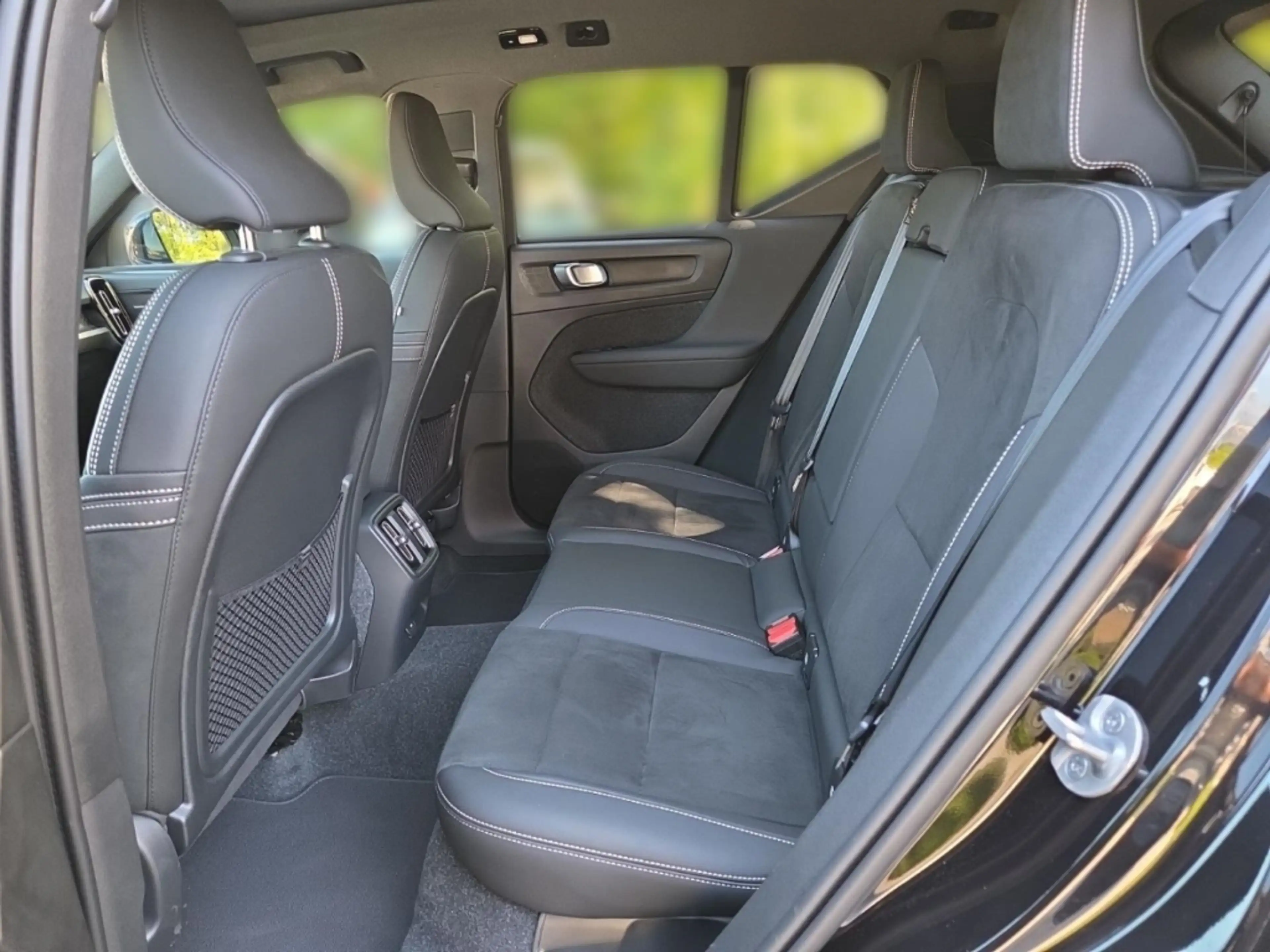 Volvo EX40 325 kW Twin Motor Performance AWD Ultra Black Edit — photo 11