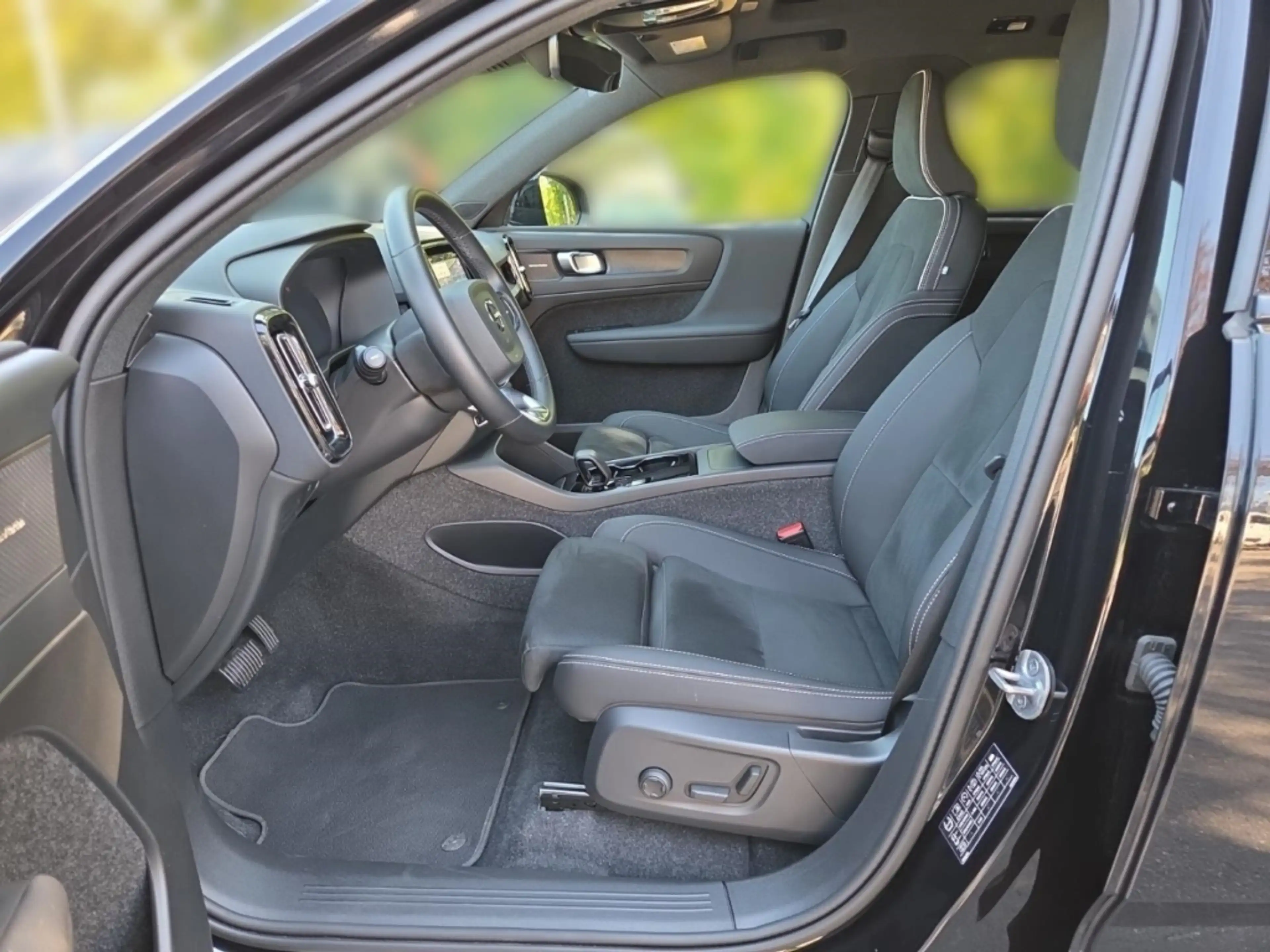 Volvo EX40 325 kW Twin Motor Performance AWD Ultra Black Edit — photo 7