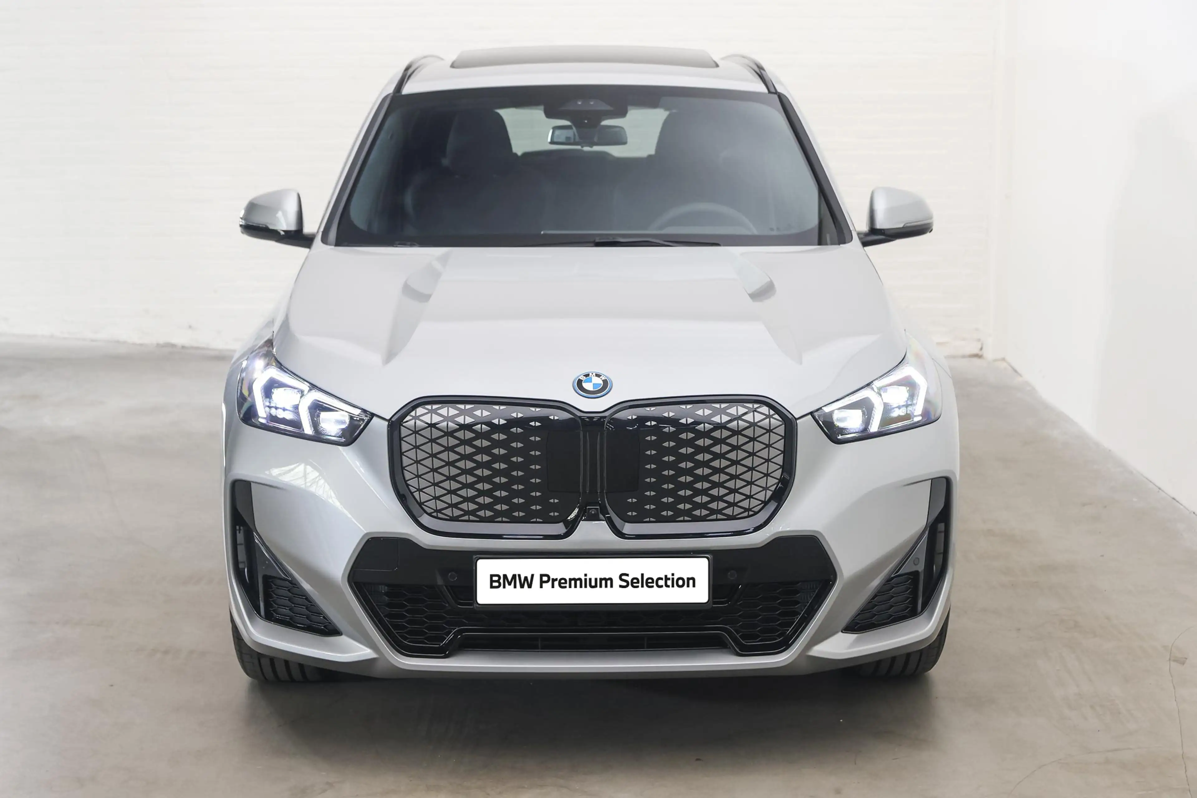 BMW iX1 eDrive20 M Sport / Panoramadak / Trekhaak / Sports — photo 6