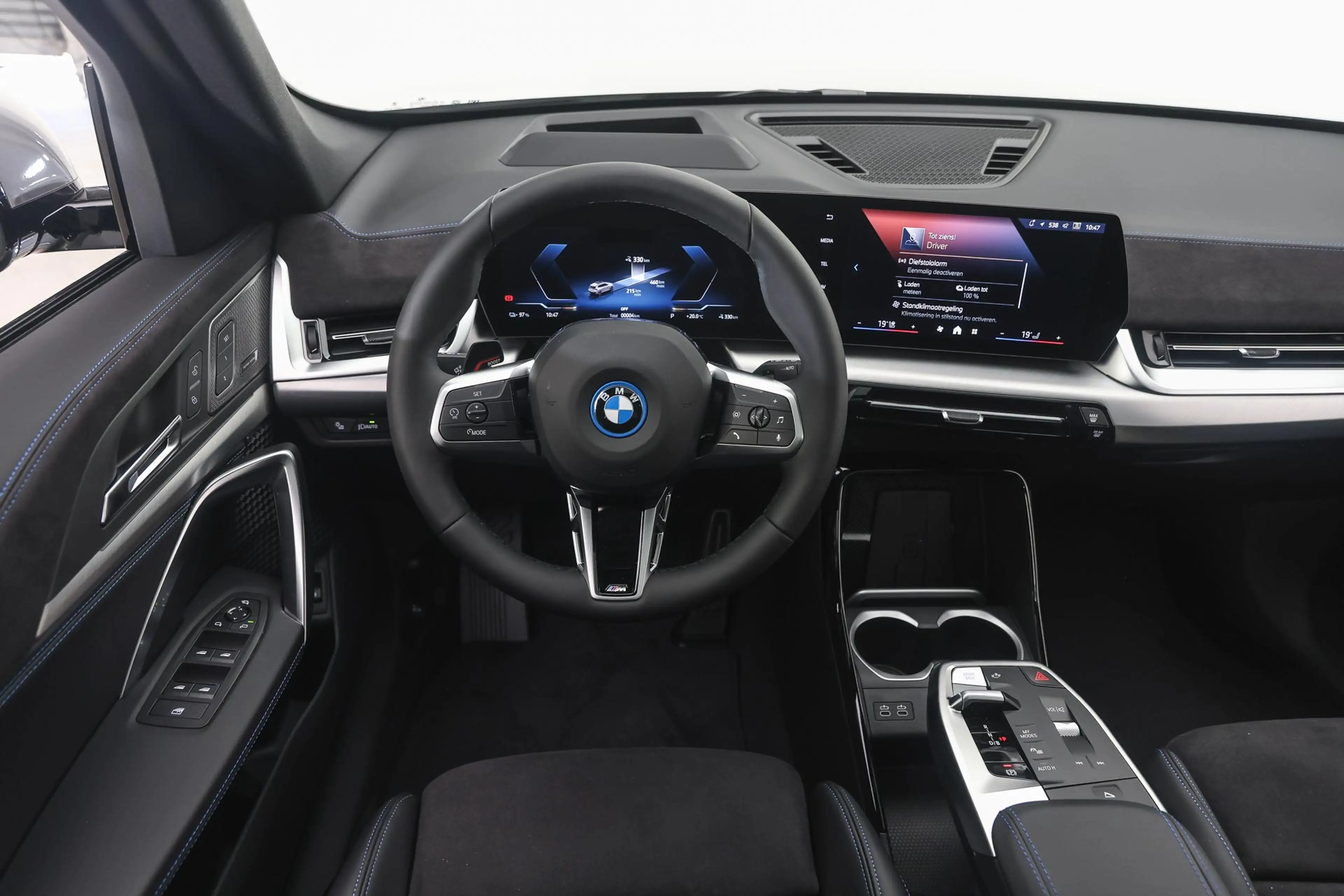 BMW iX1 eDrive20 M Sport / Panoramadak / Trekhaak / Sports — photo 3