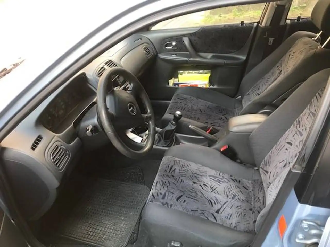 Mazda 323 F 1.5 Active, foto 5