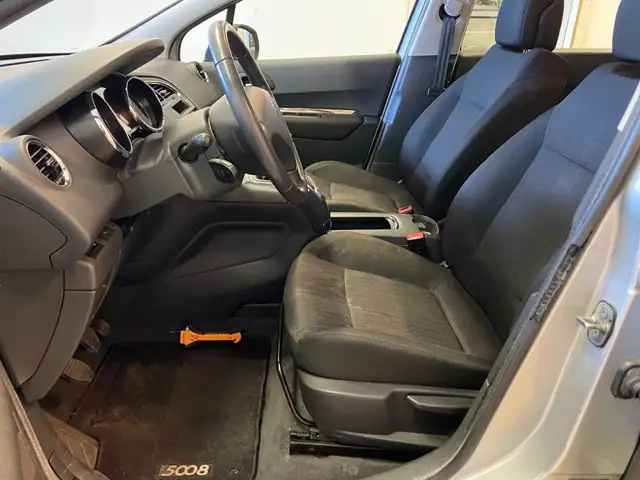Peugeot 5008 view 11