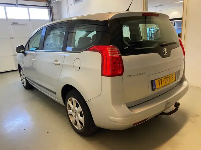 Peugeot 5008 view 8